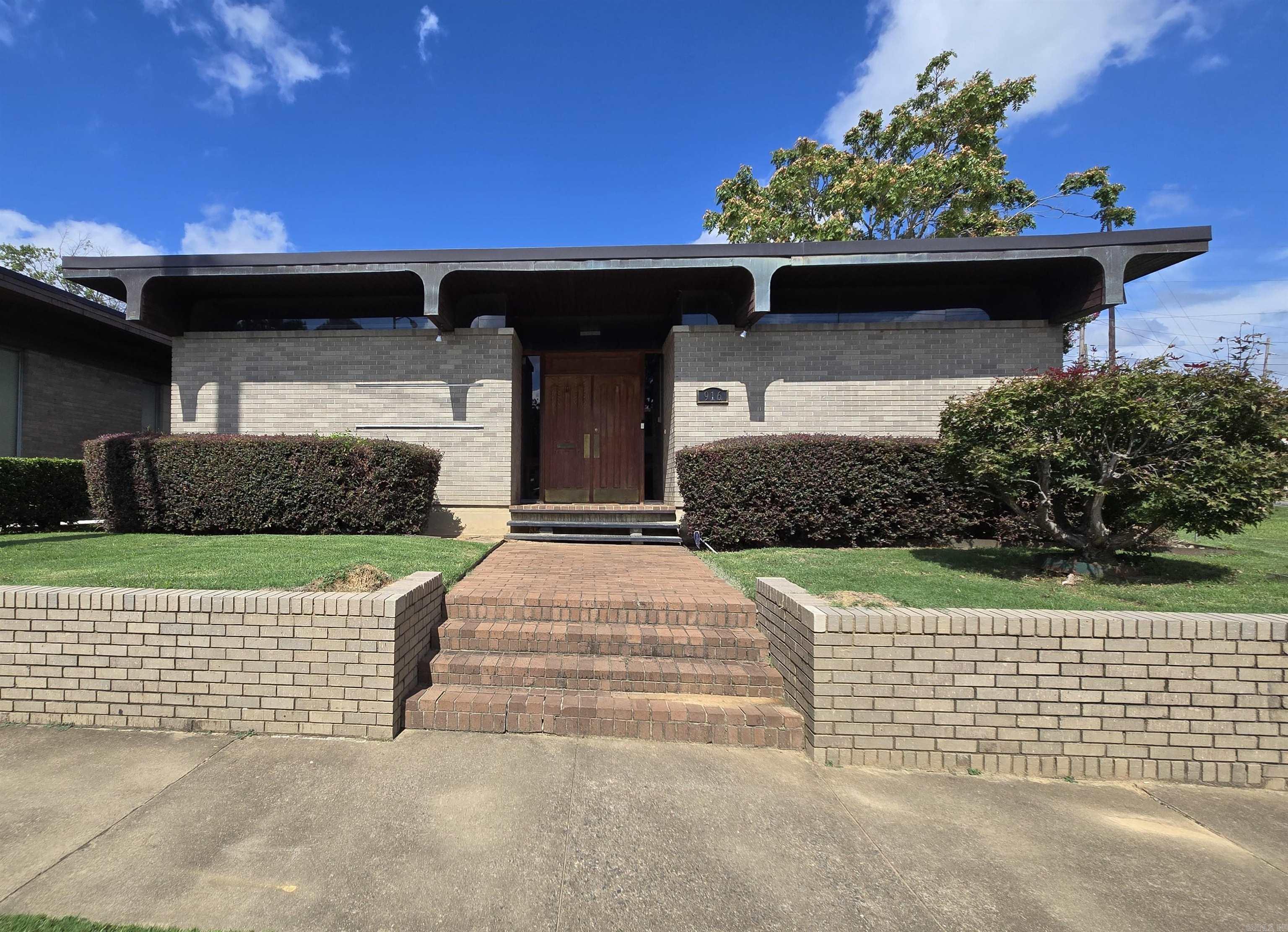 916 Garland Street — exterior