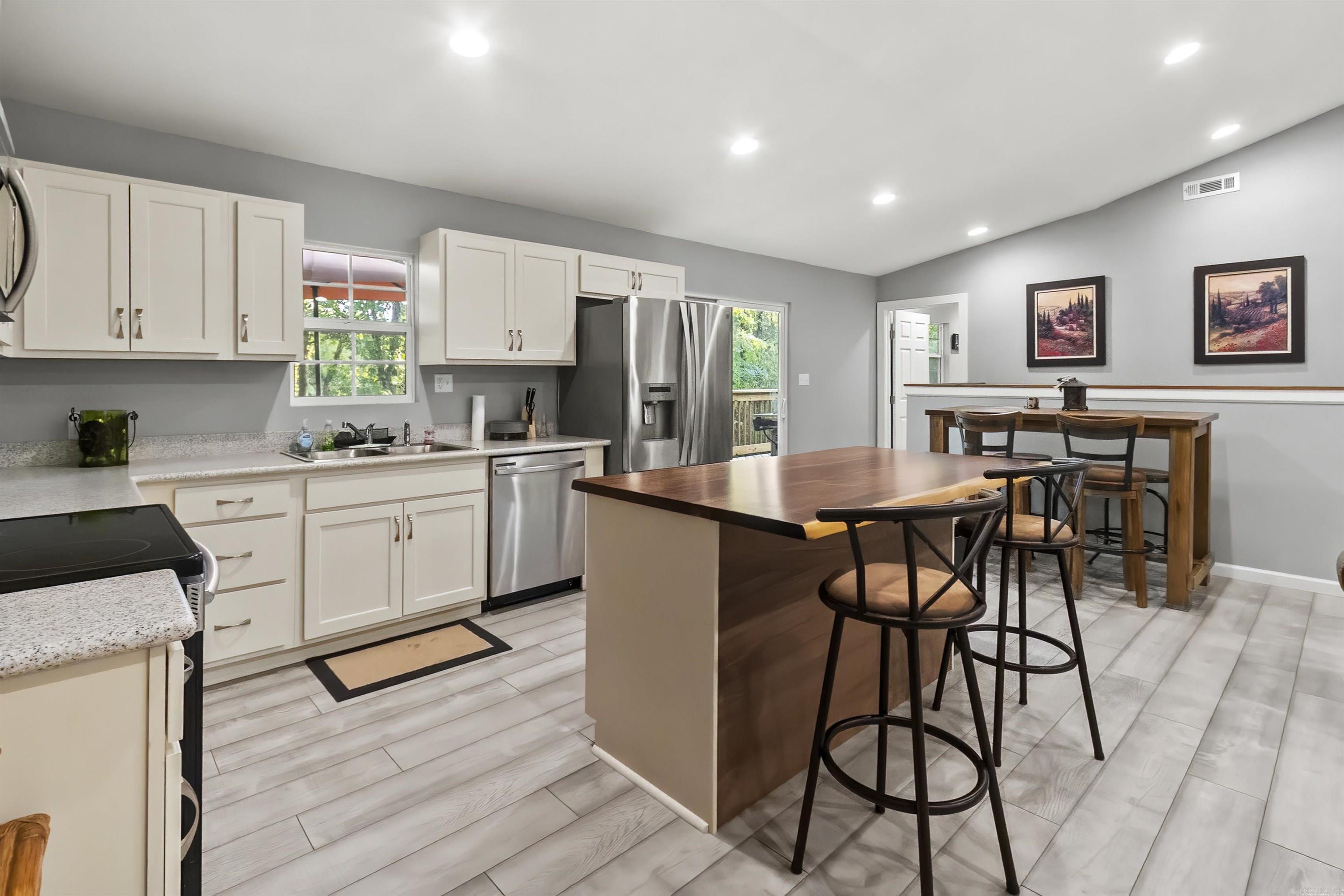 140 Cardinal  Diamond City, AR