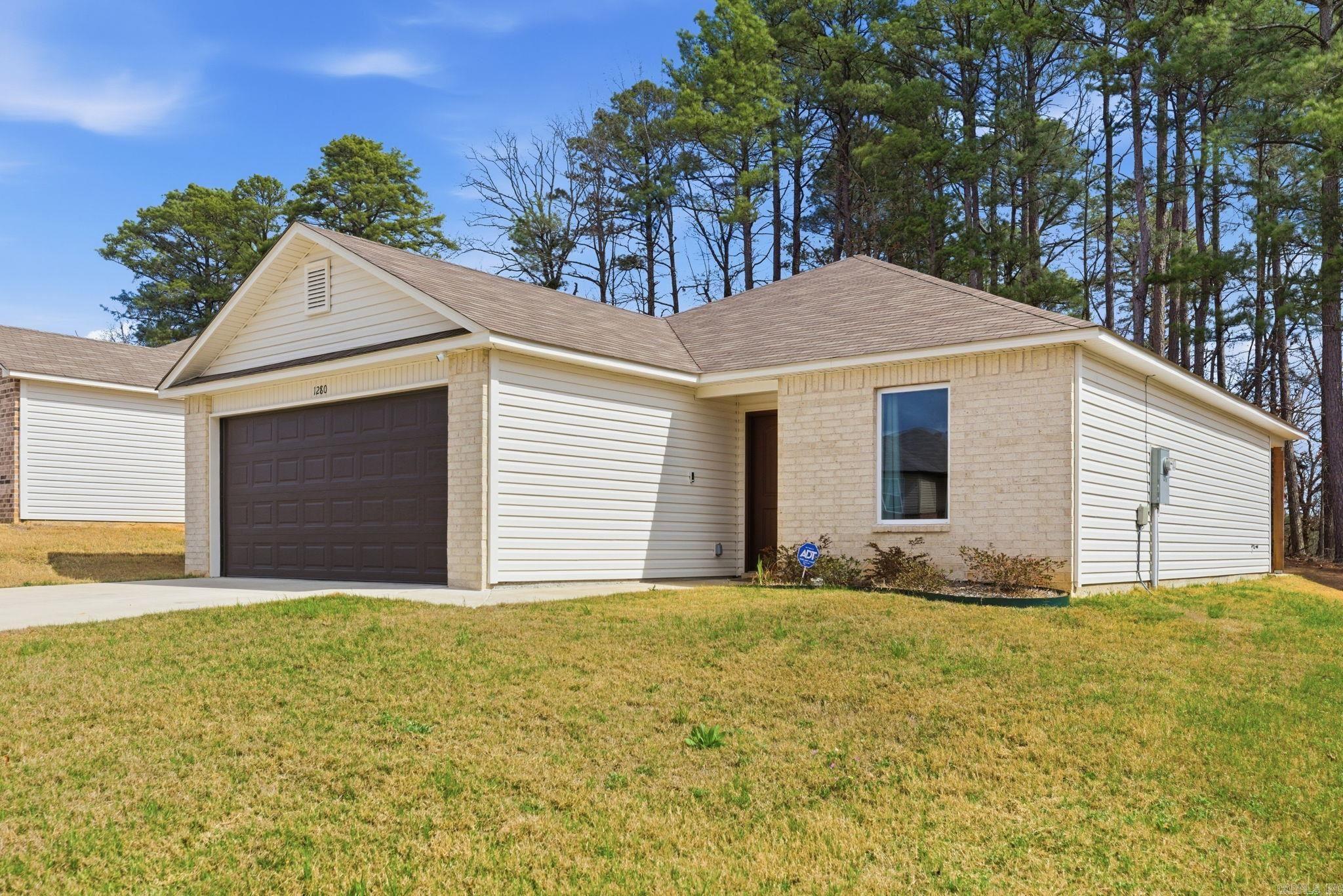 1280 Meadows Dr — exterior