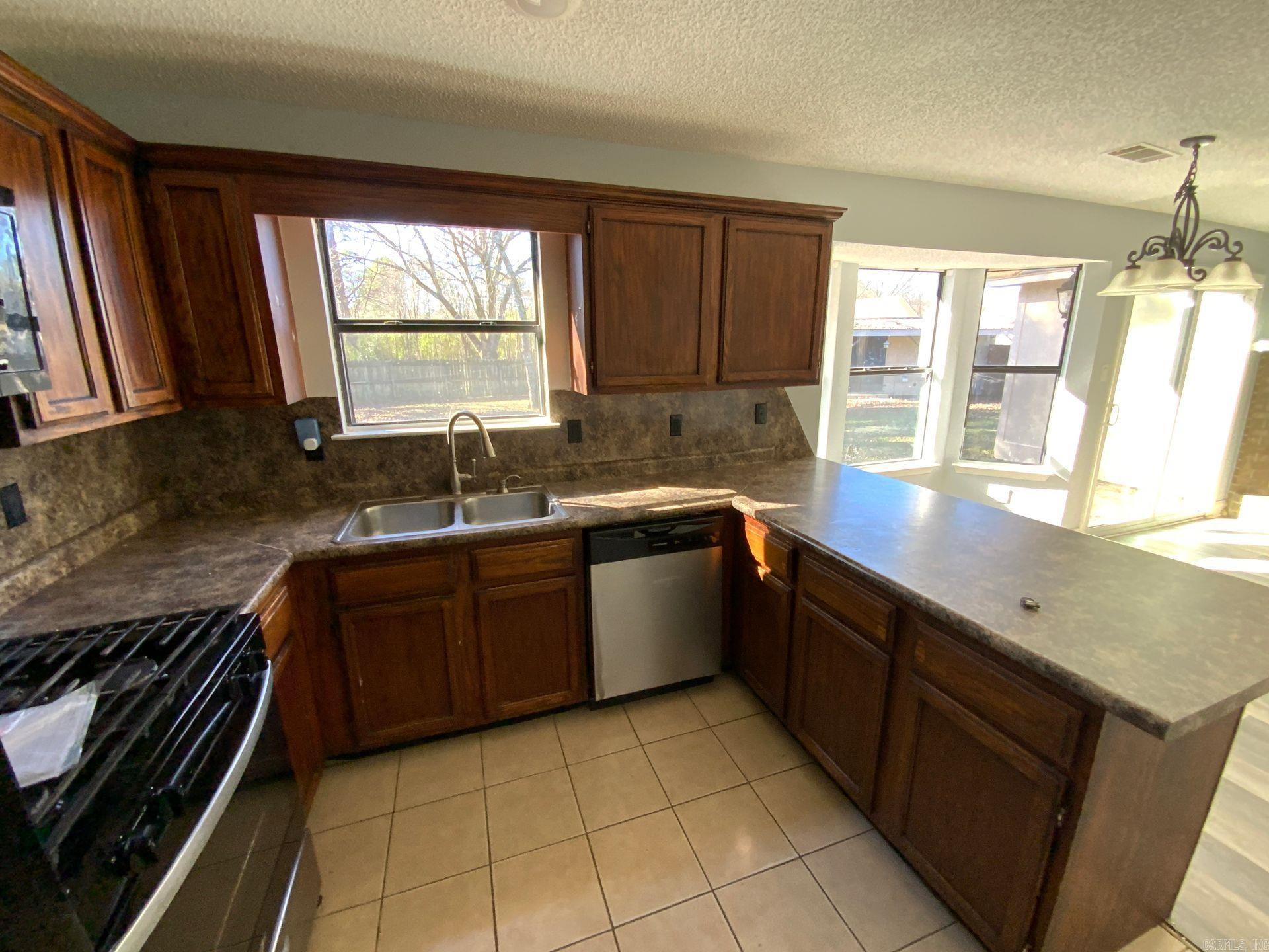 2817 forest Drive — photo 4