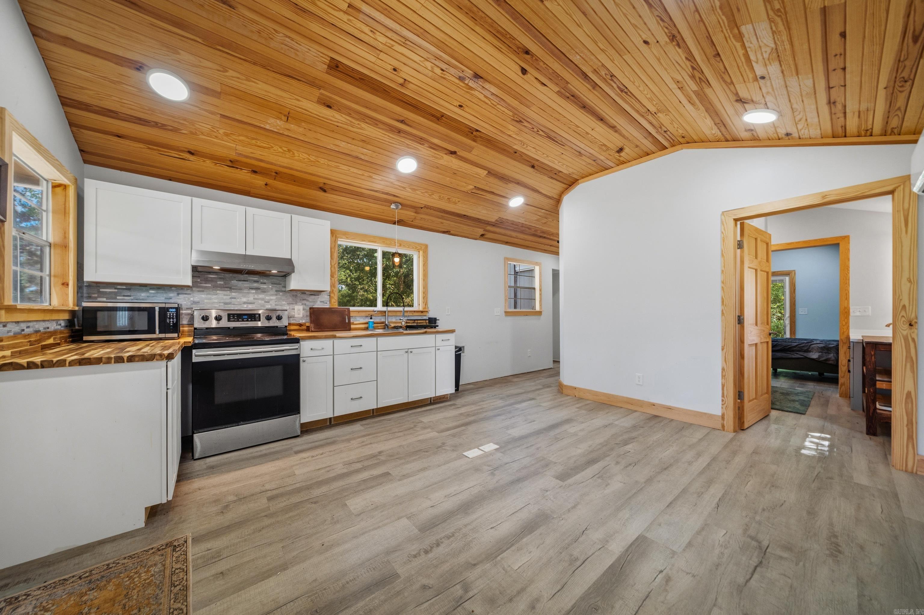 701 Peach  Bismarck, AR