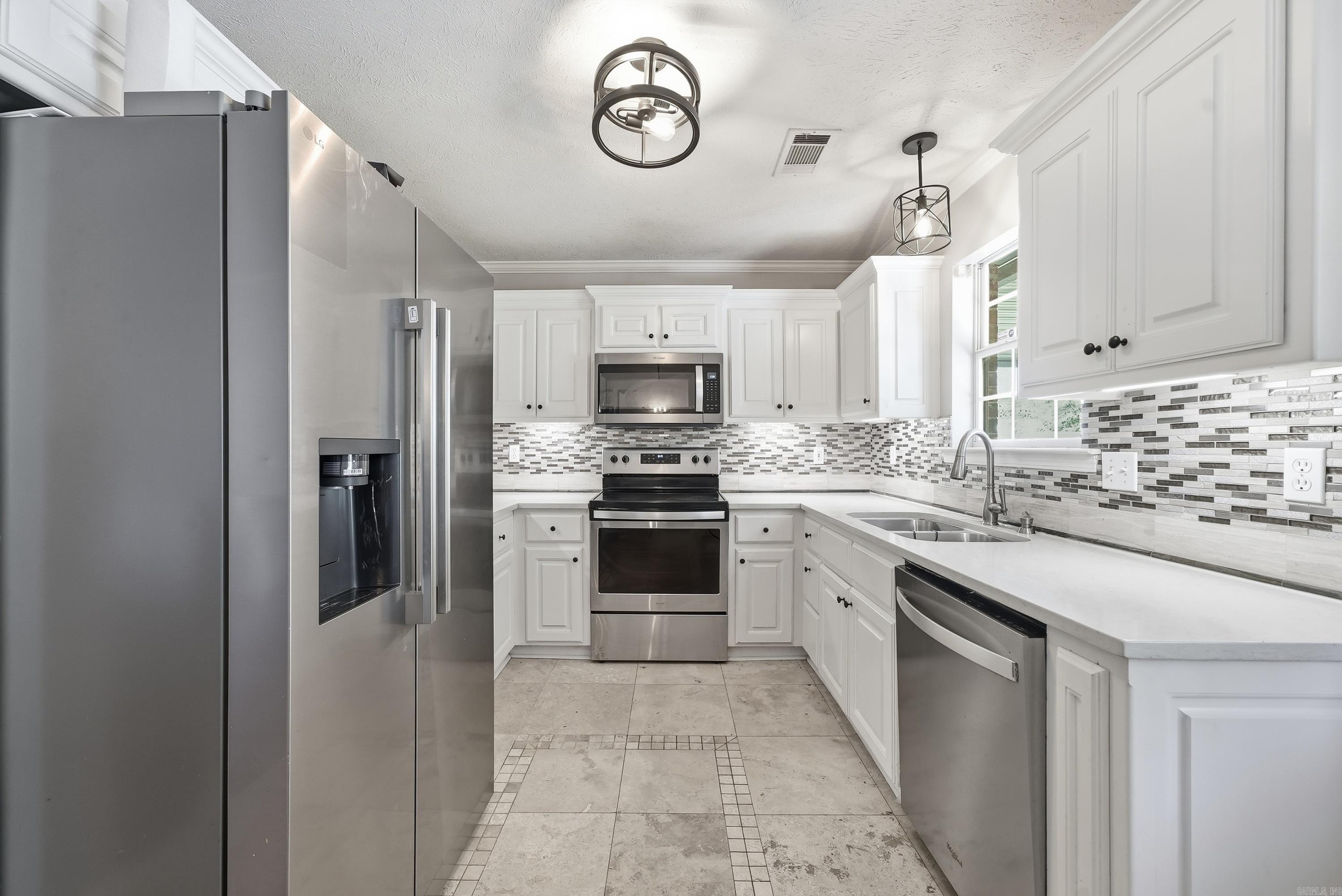 11 Alfred Cove — photo 2