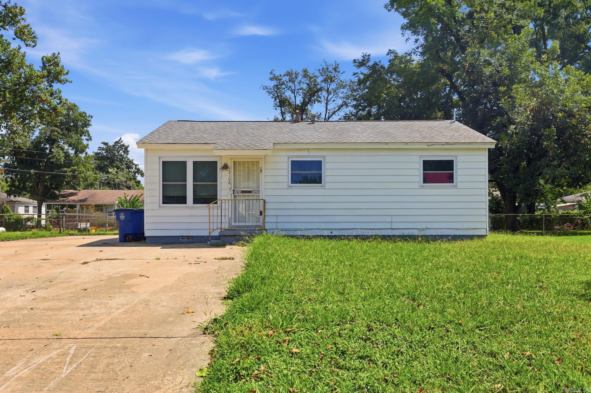 2108 Whyte Drive — exterior