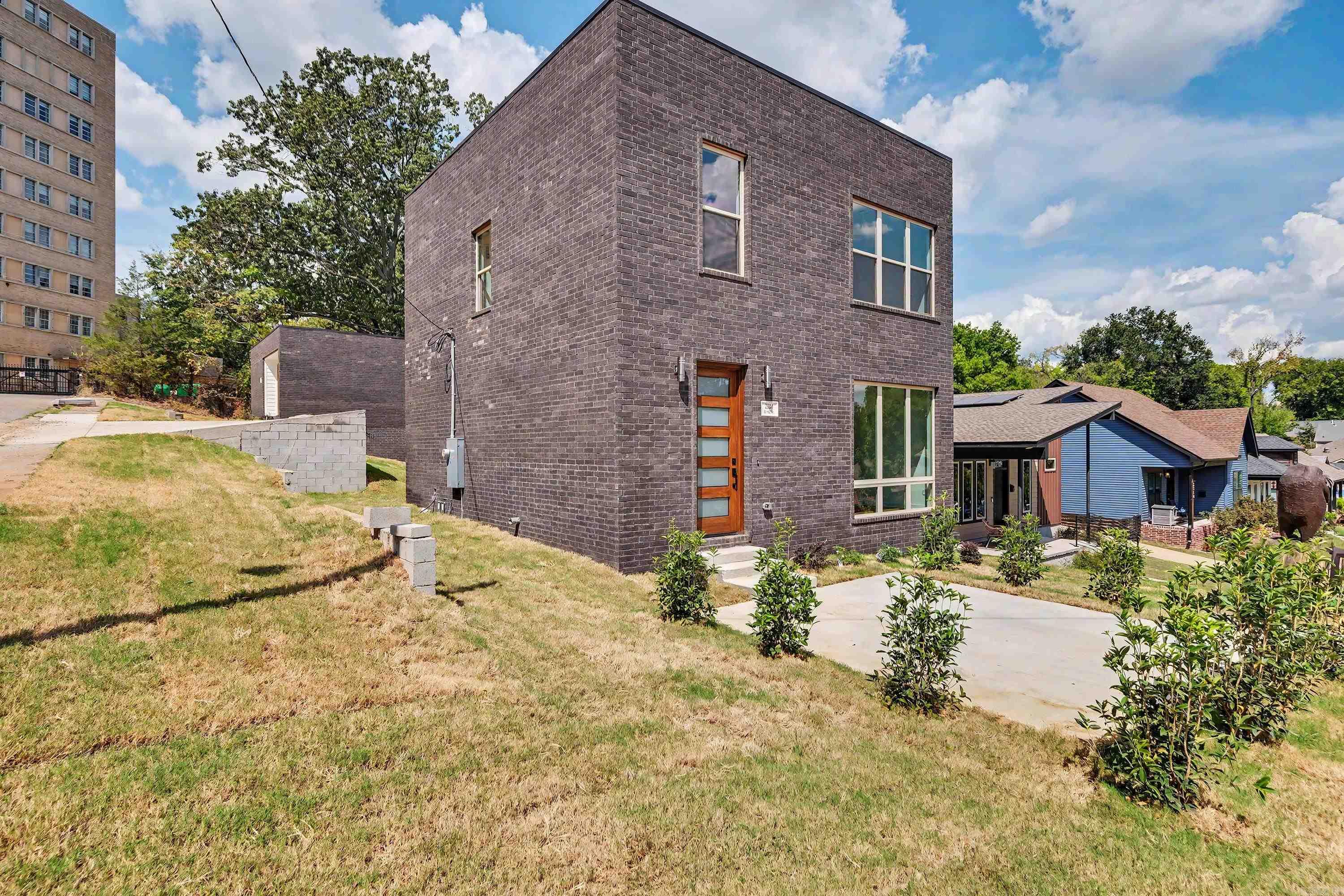 2324 S Rock  Little Rock, AR