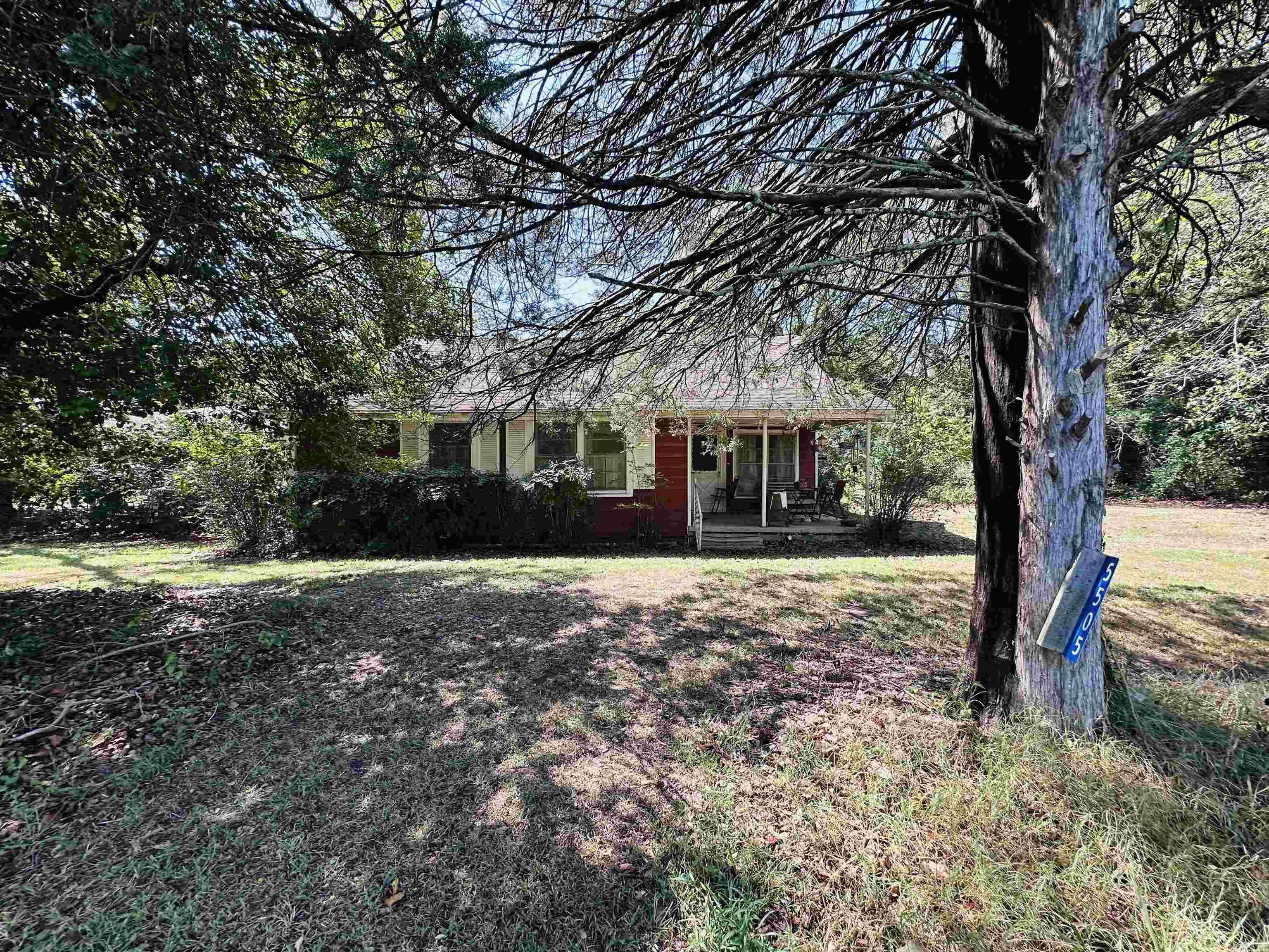 5505 N Detonti — exterior