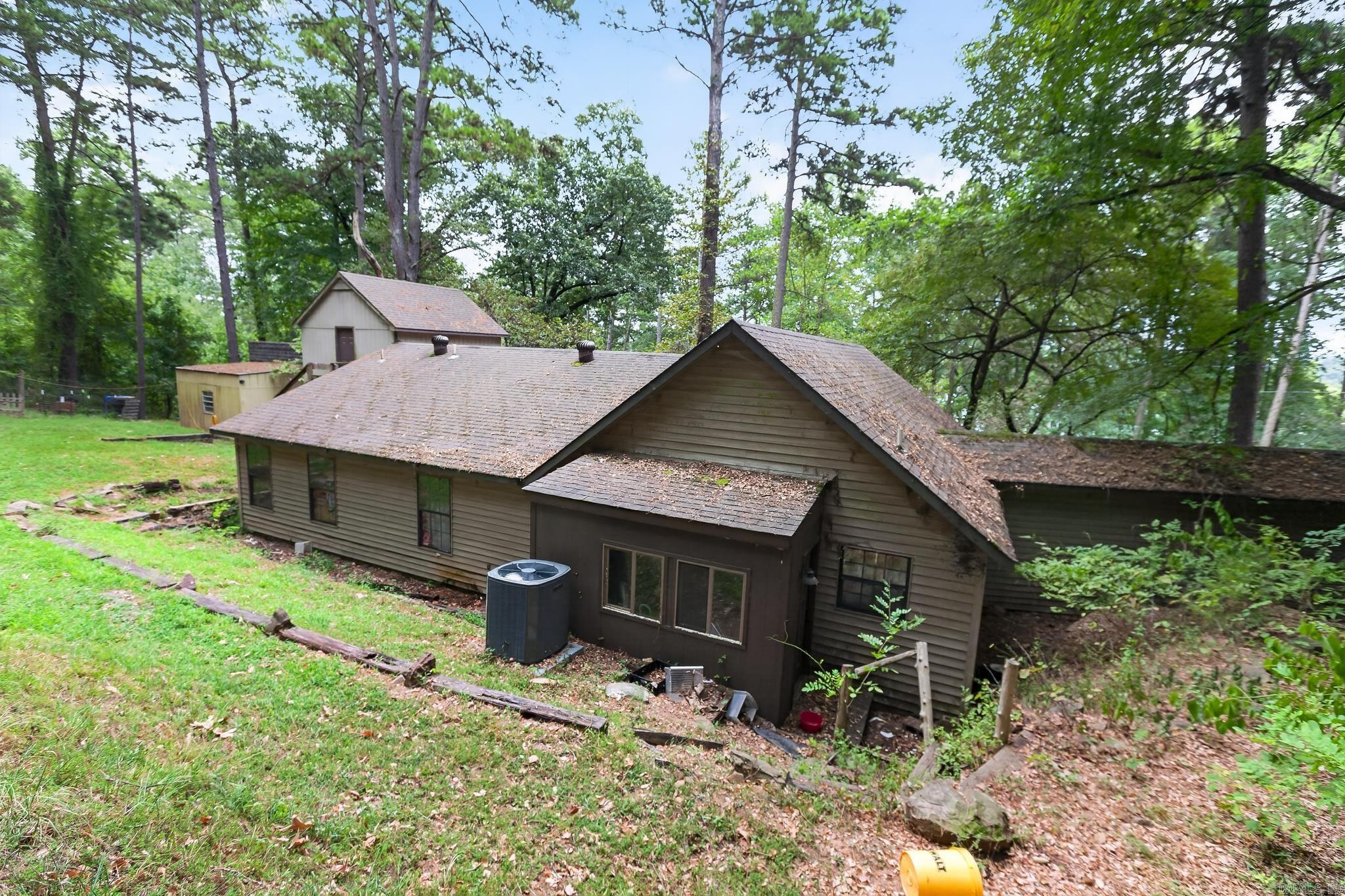 1867 County Road 3568  Clarksville, AR