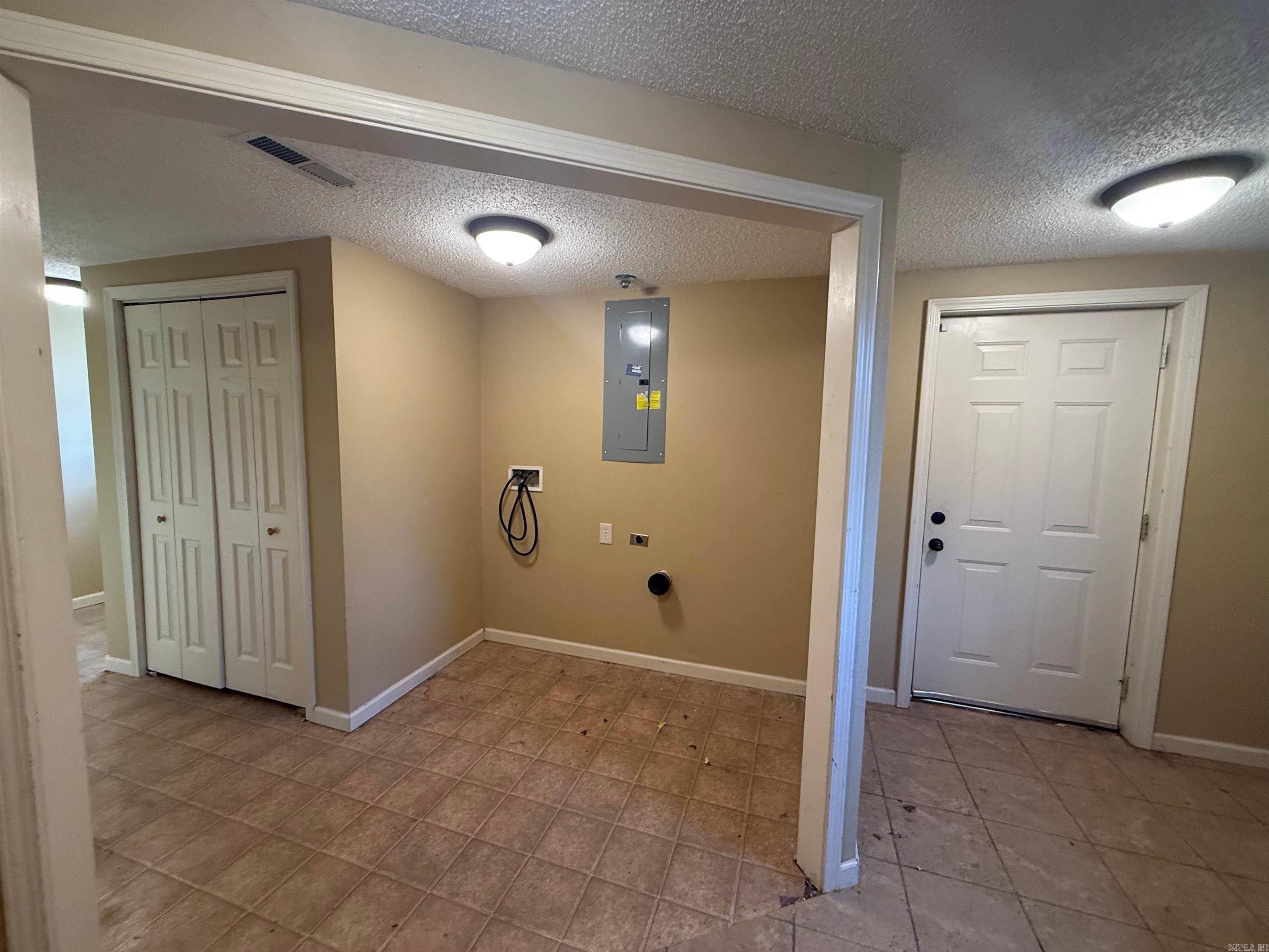 25805 Neighborhood  Hensley, AR