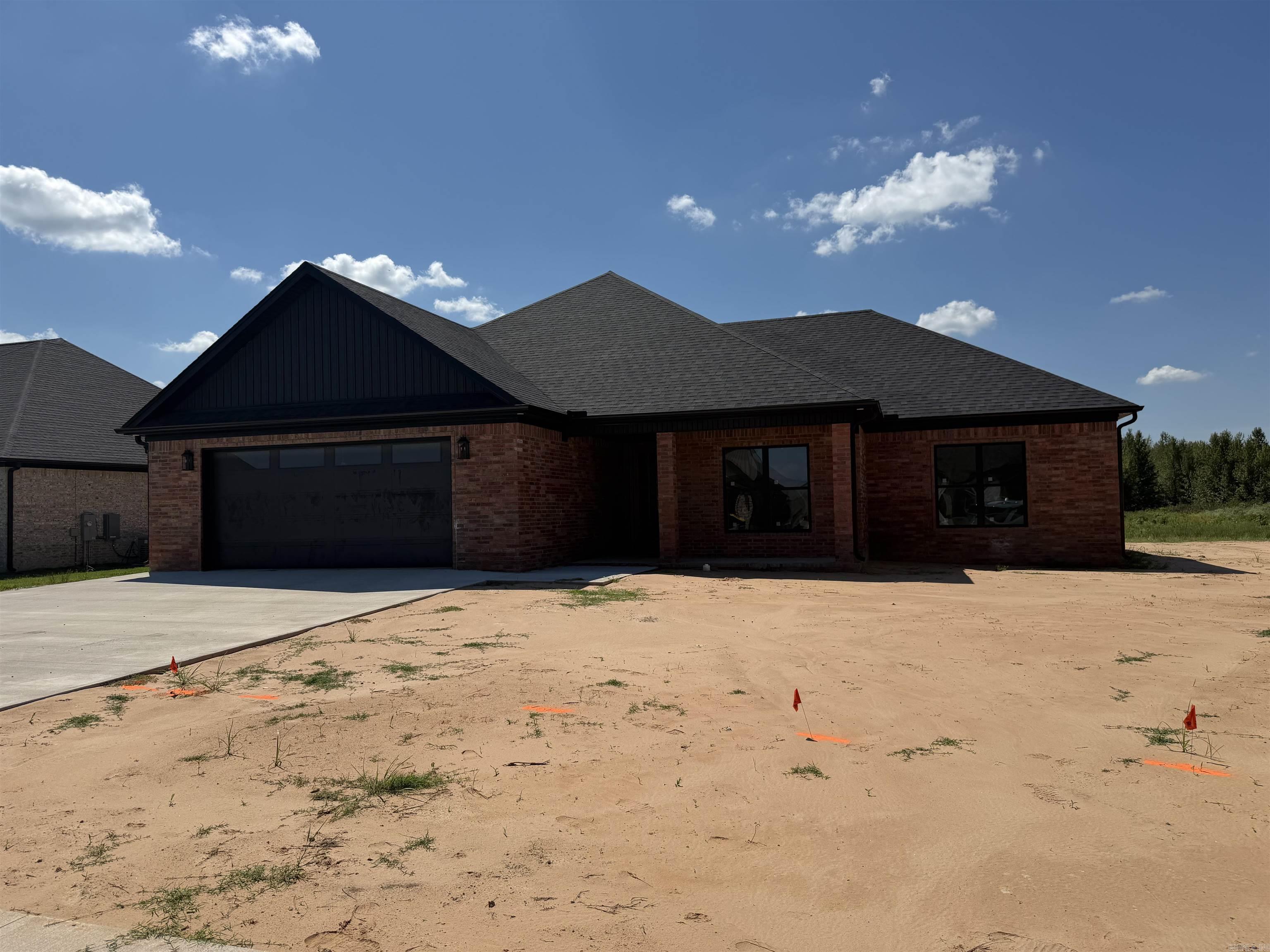 2326 Lakewood circle — exterior