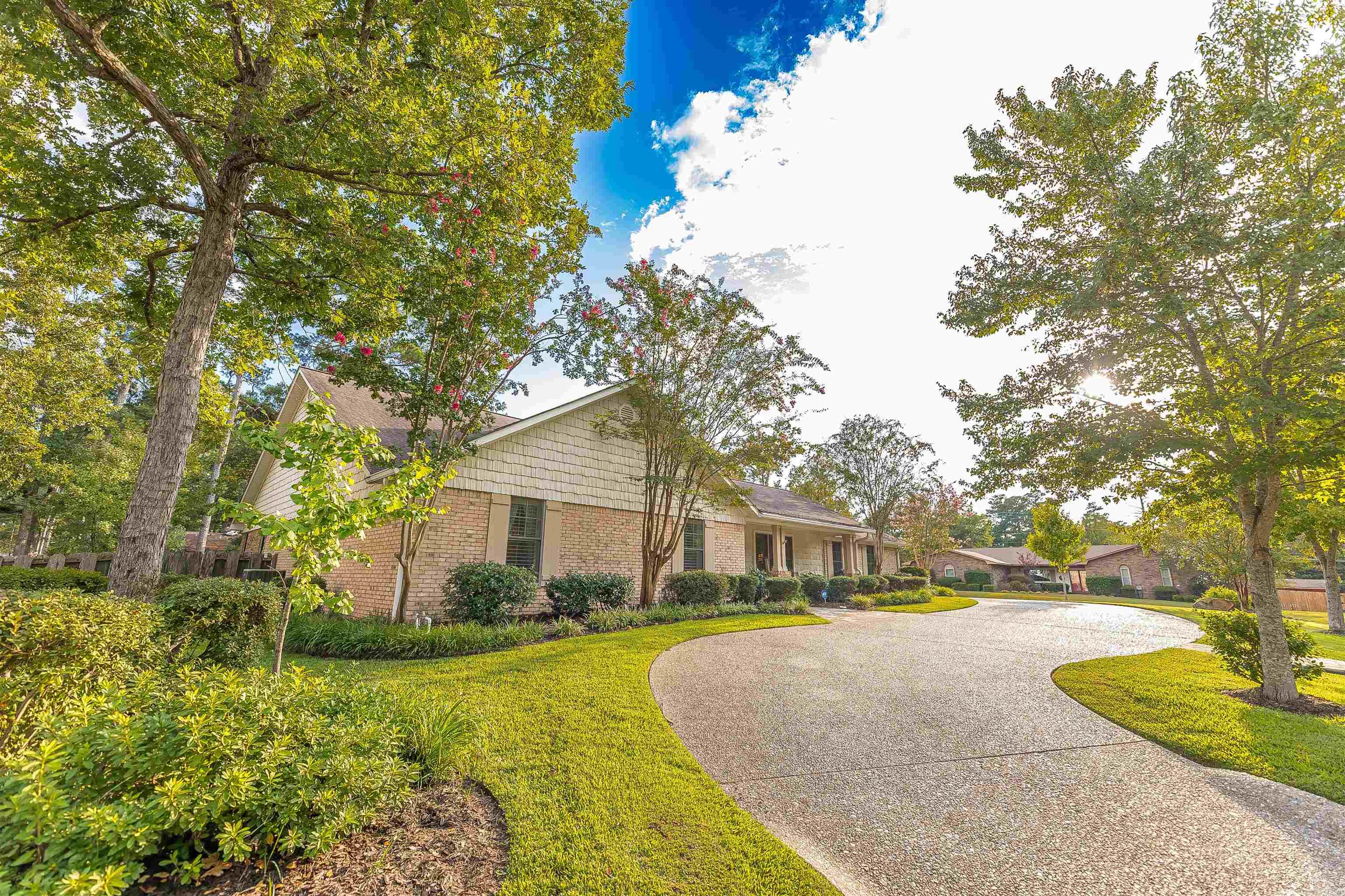2319 W Oak Street El Dorado, AR 71730