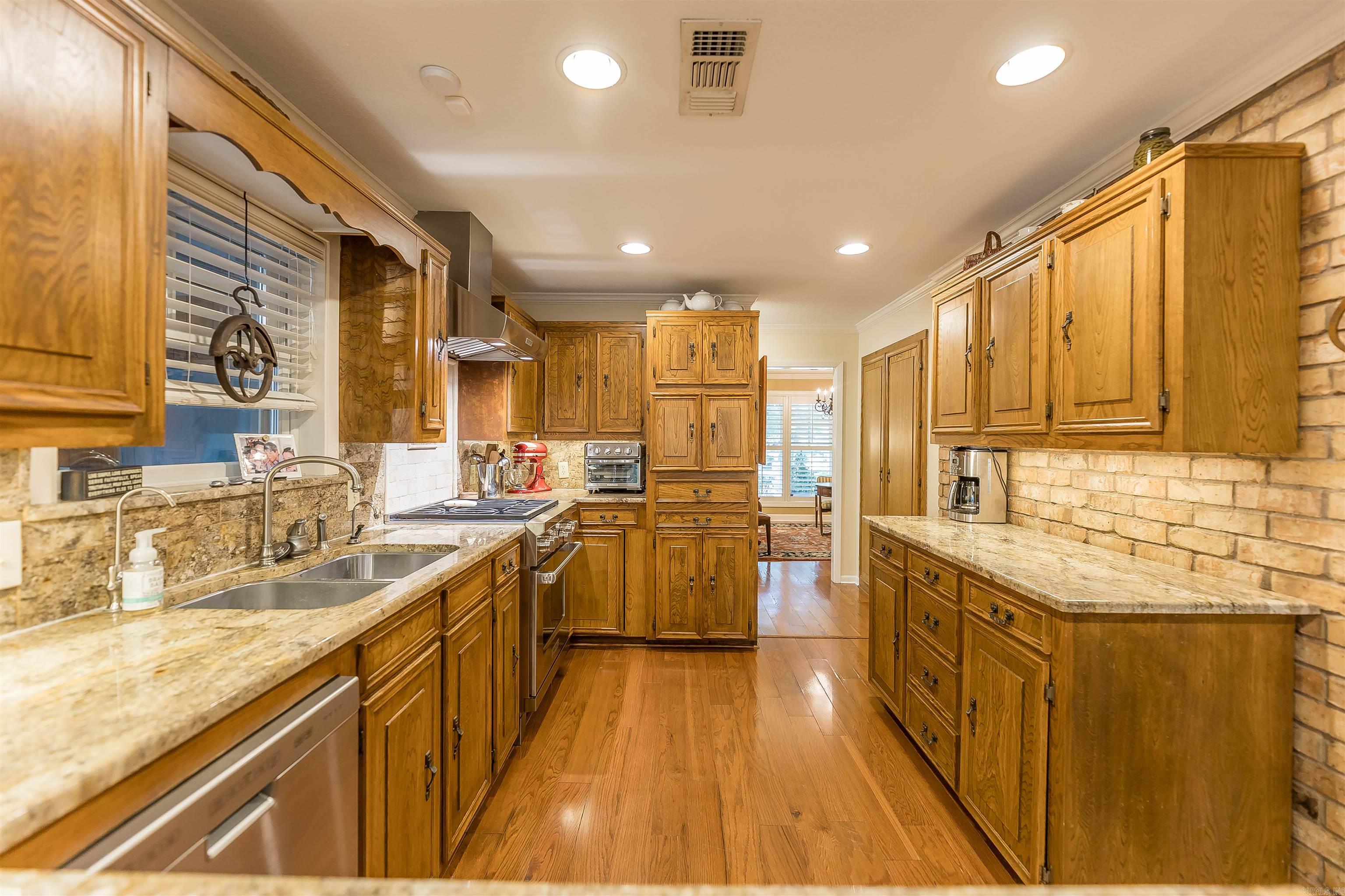 2319 W Oak Street El Dorado, AR 71730