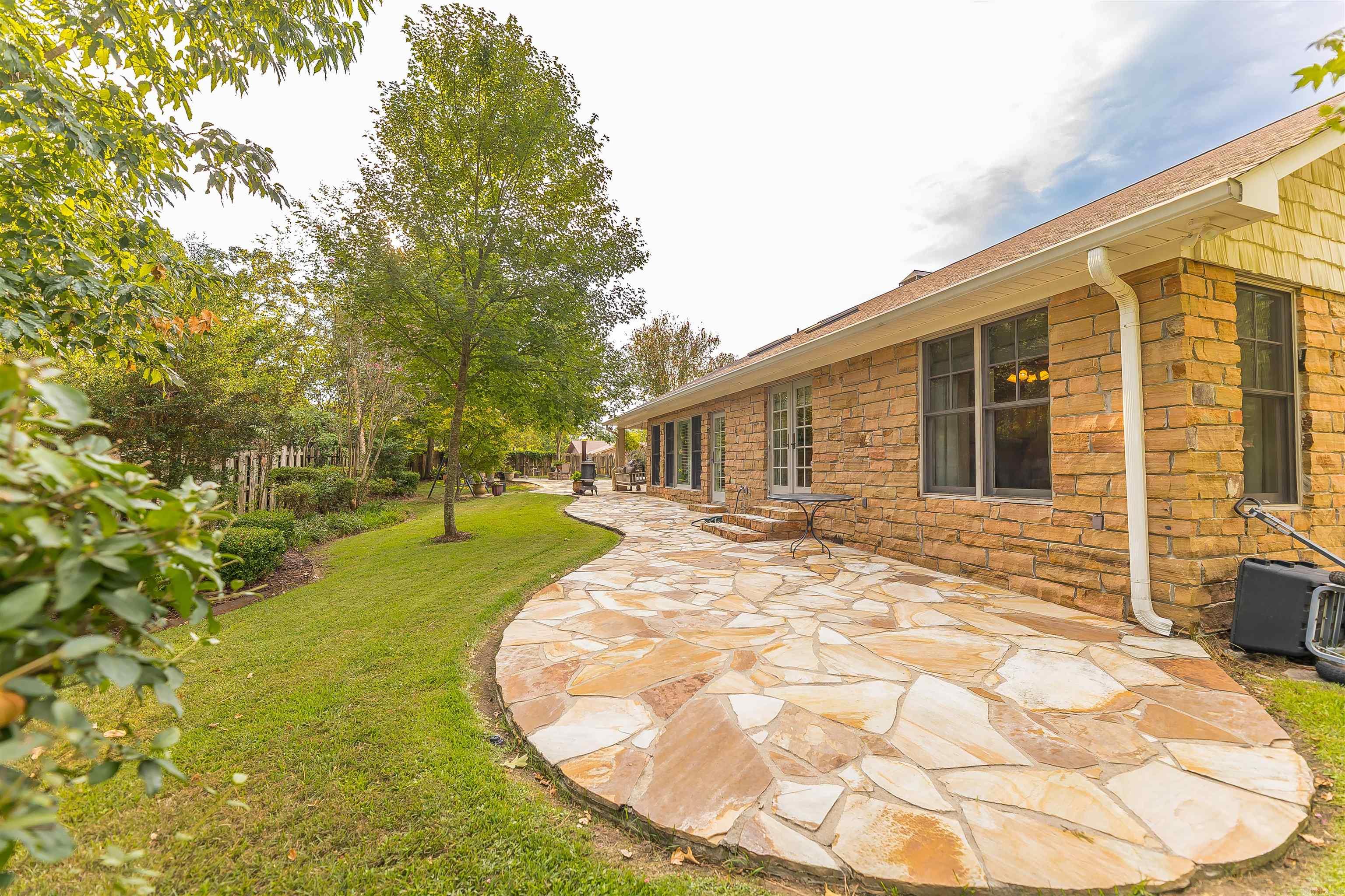 2319 W Oak Street El Dorado, AR 71730