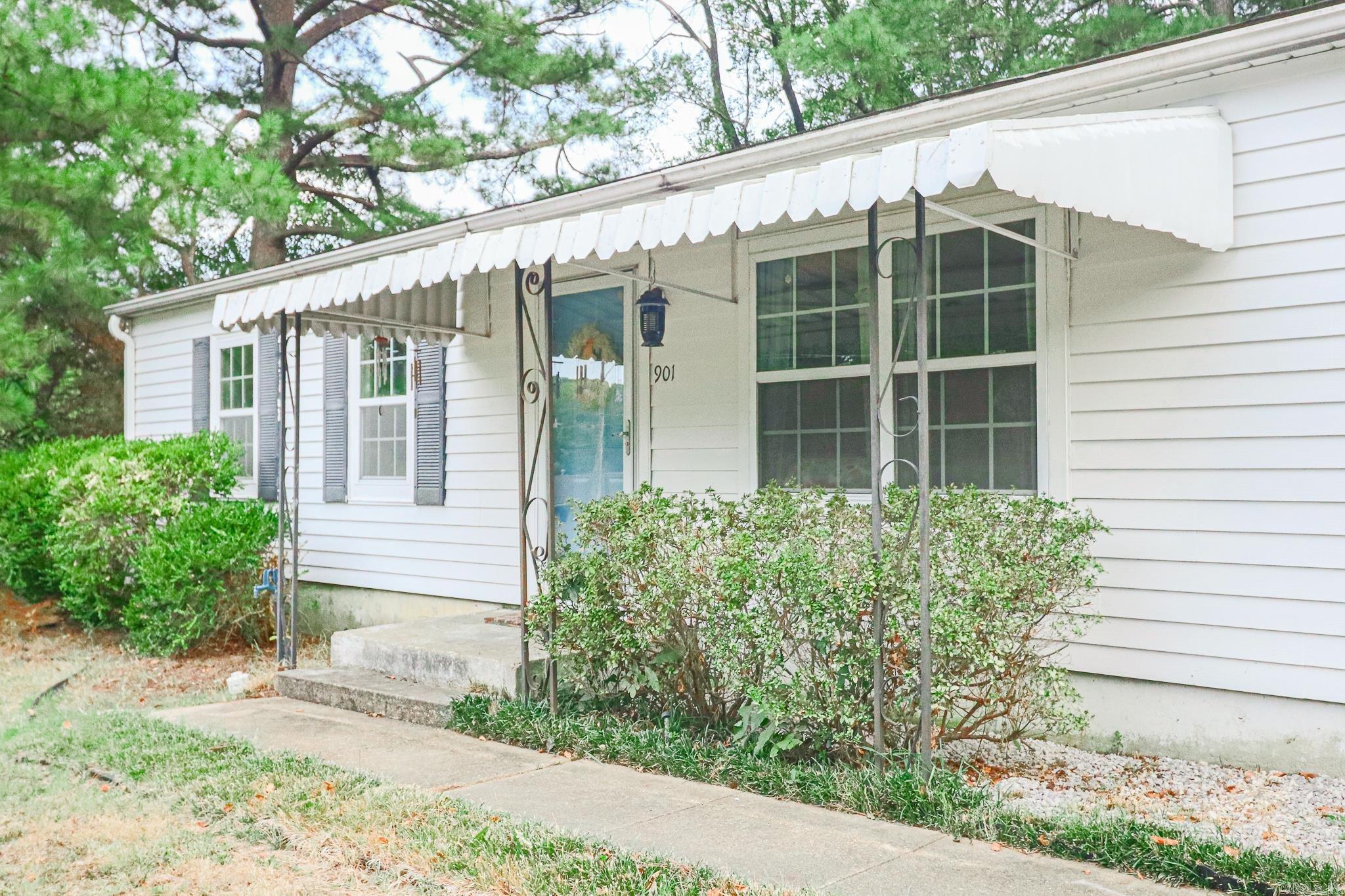 901 Wesley  Jonesboro, AR