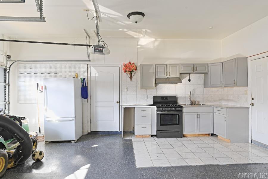 145 GRIZZLY BEAR Drive White Hall, AR 71602