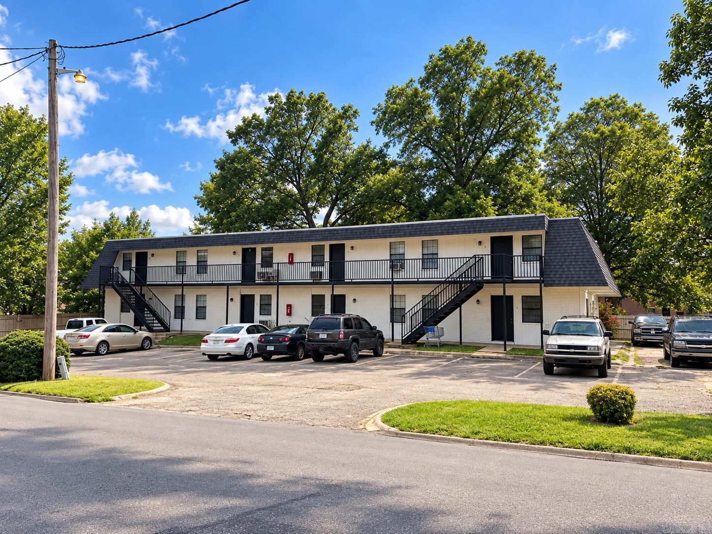 101 S Locust Street — exterior