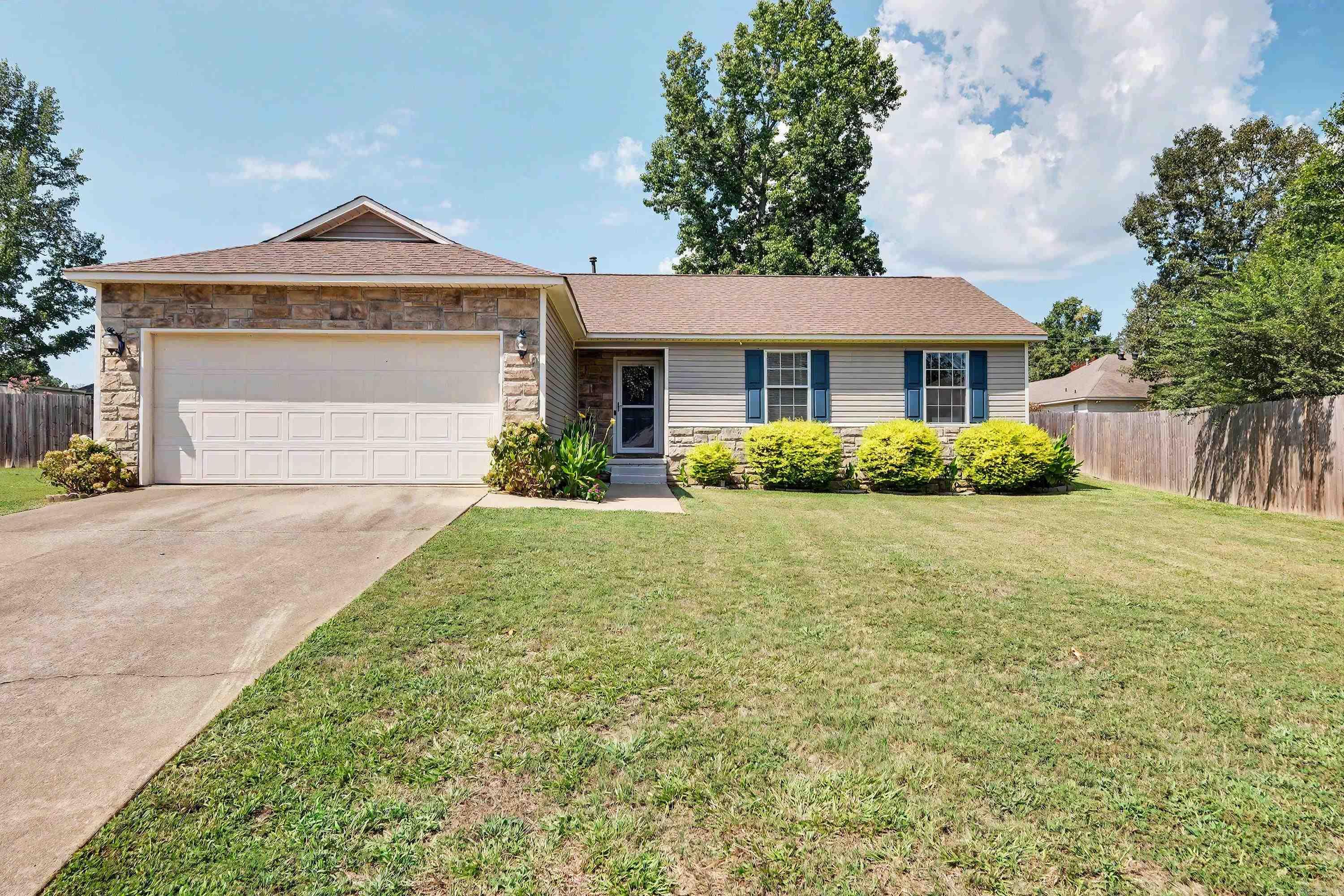 402 Hayley Court — exterior