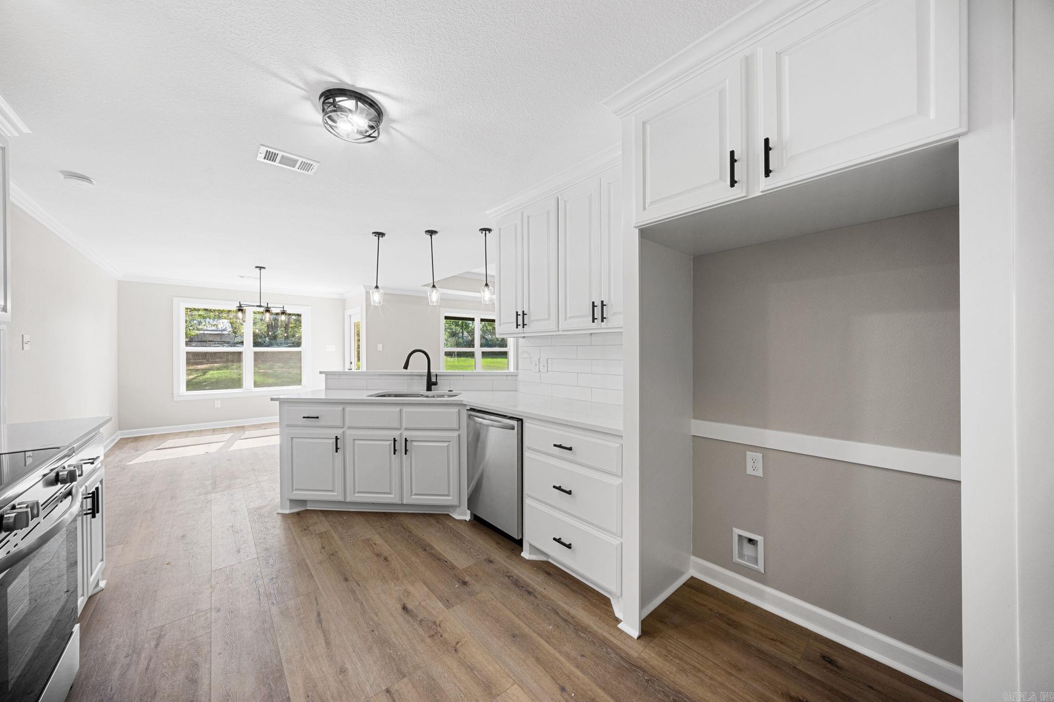 20 Ledrick  Mayflower, AR