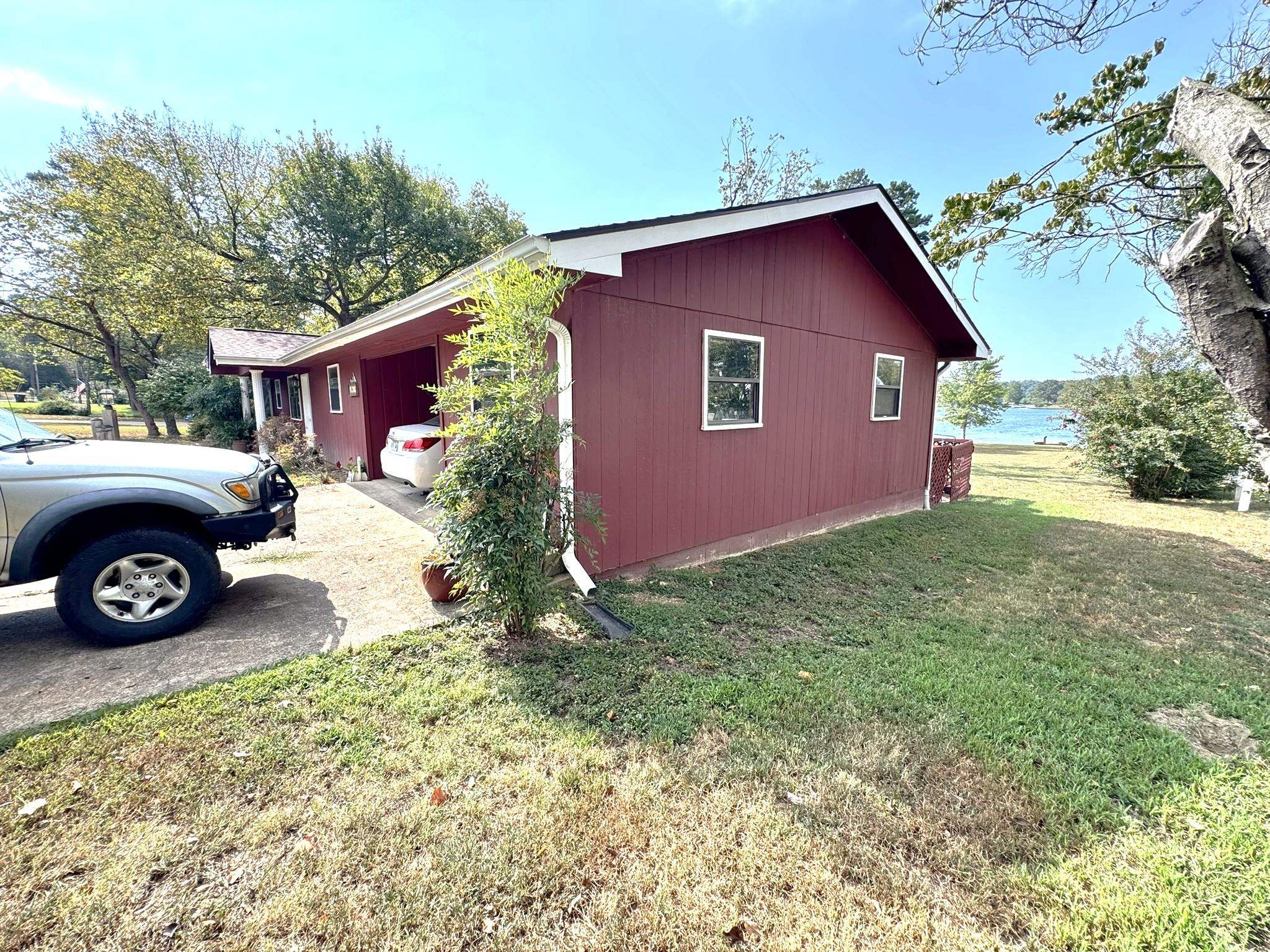 911 S Edgewater Dr. Horseshoe Bend, AR 72512