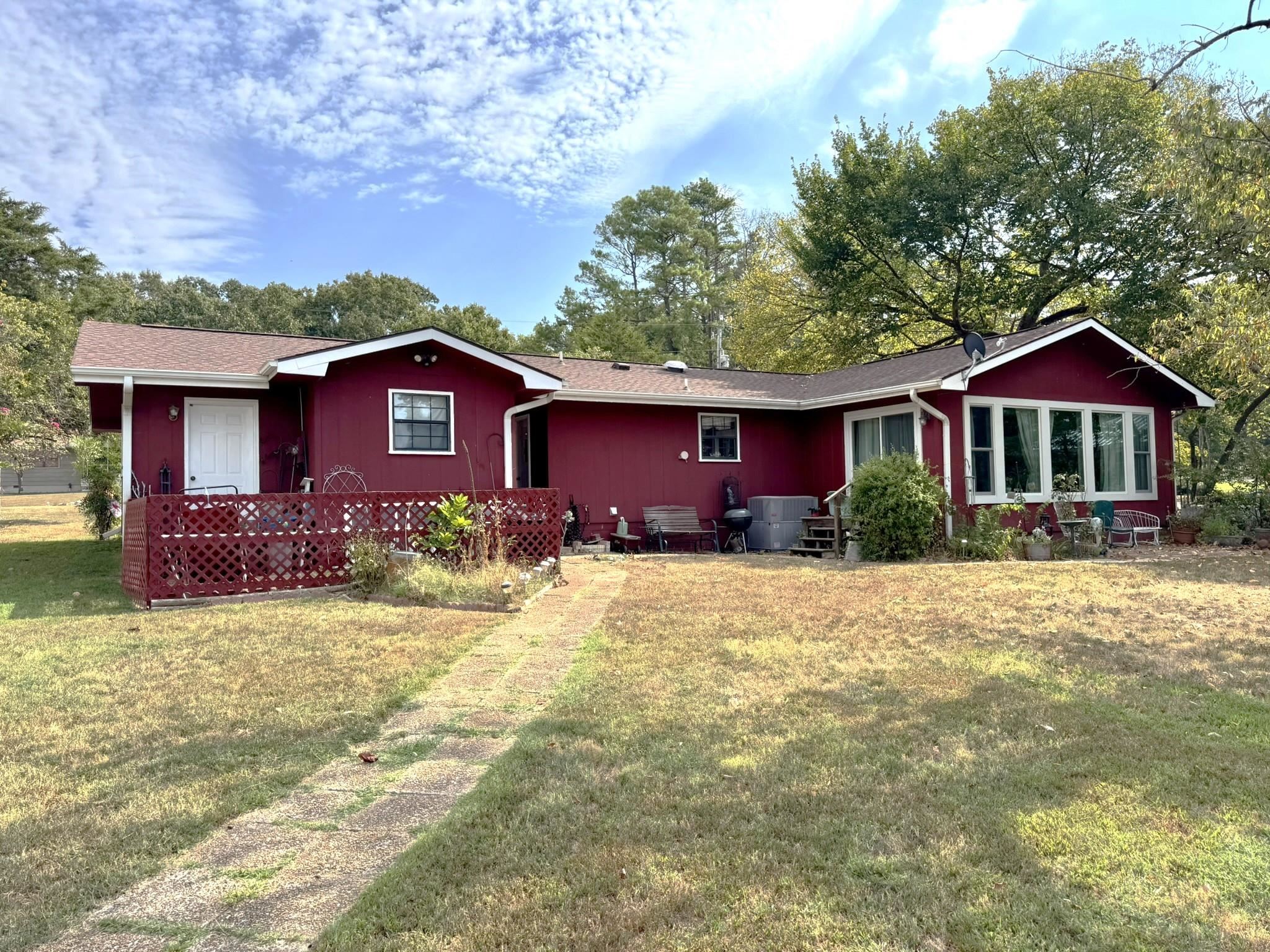 911 S Edgewater Dr. Horseshoe Bend, AR 72512
