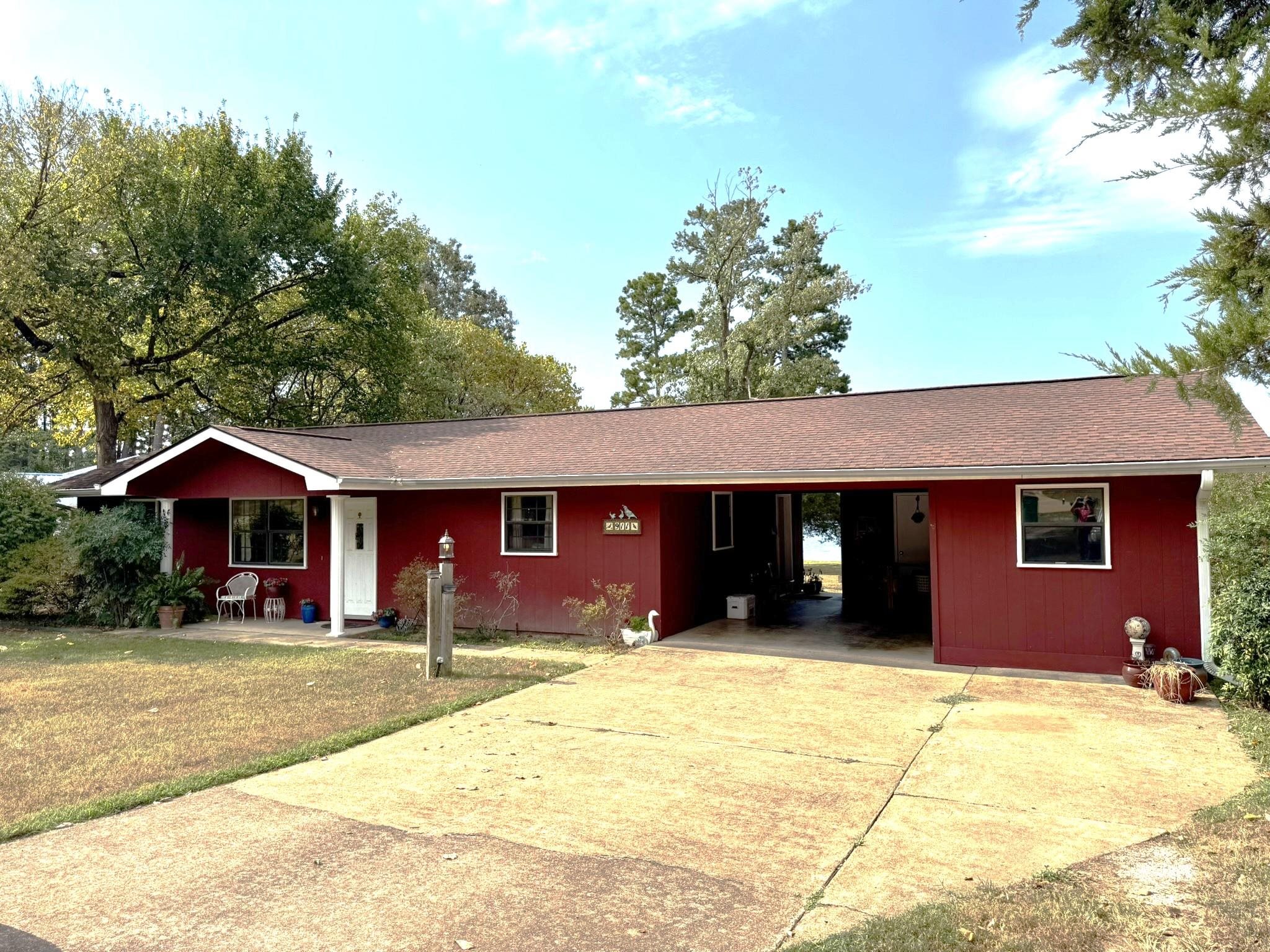 911 S Edgewater Dr. Horseshoe Bend, AR 72512