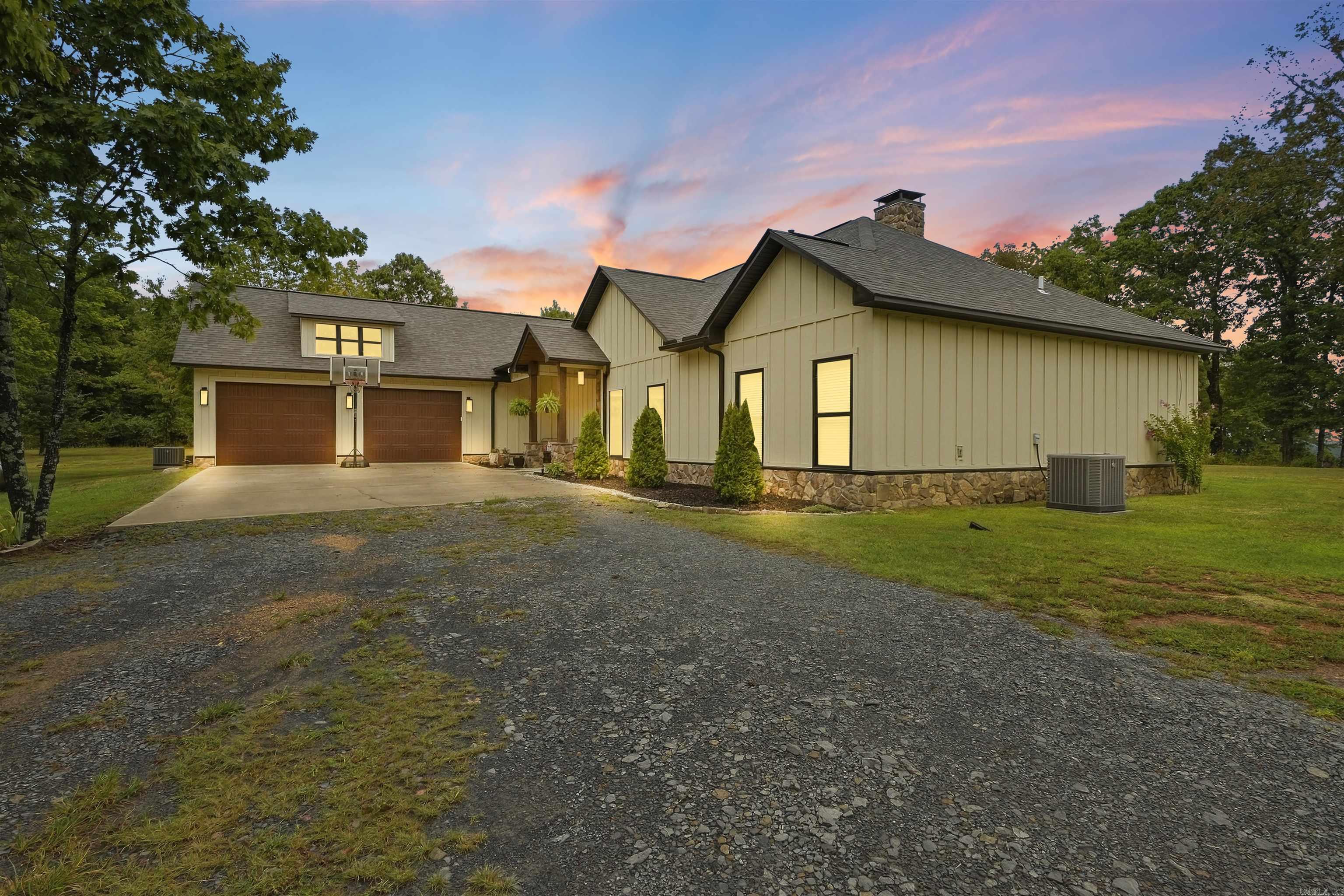 9059 Highway 16 West Clinton, AR 72031