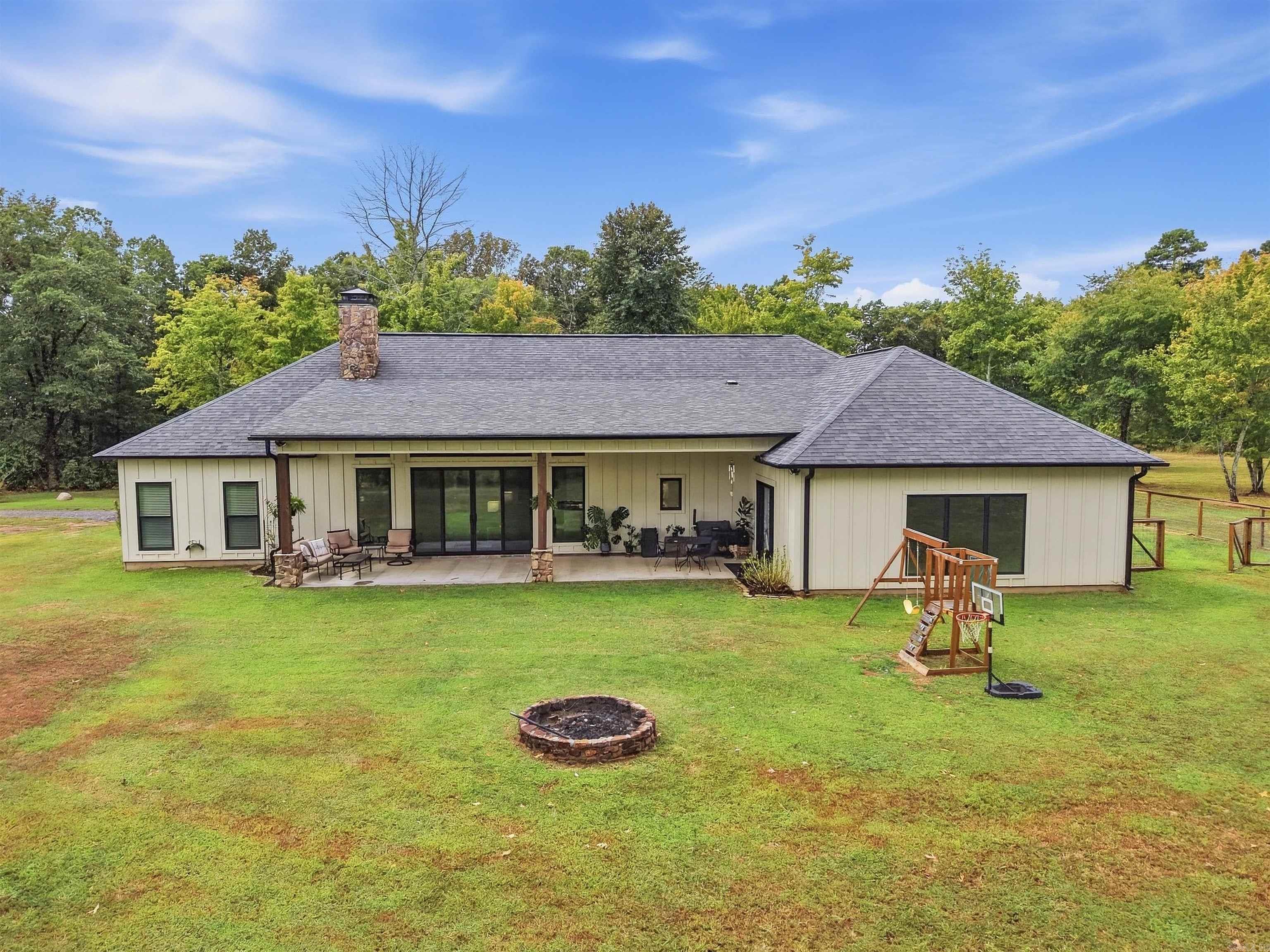 9059 Highway 16 West Clinton, AR 72031
