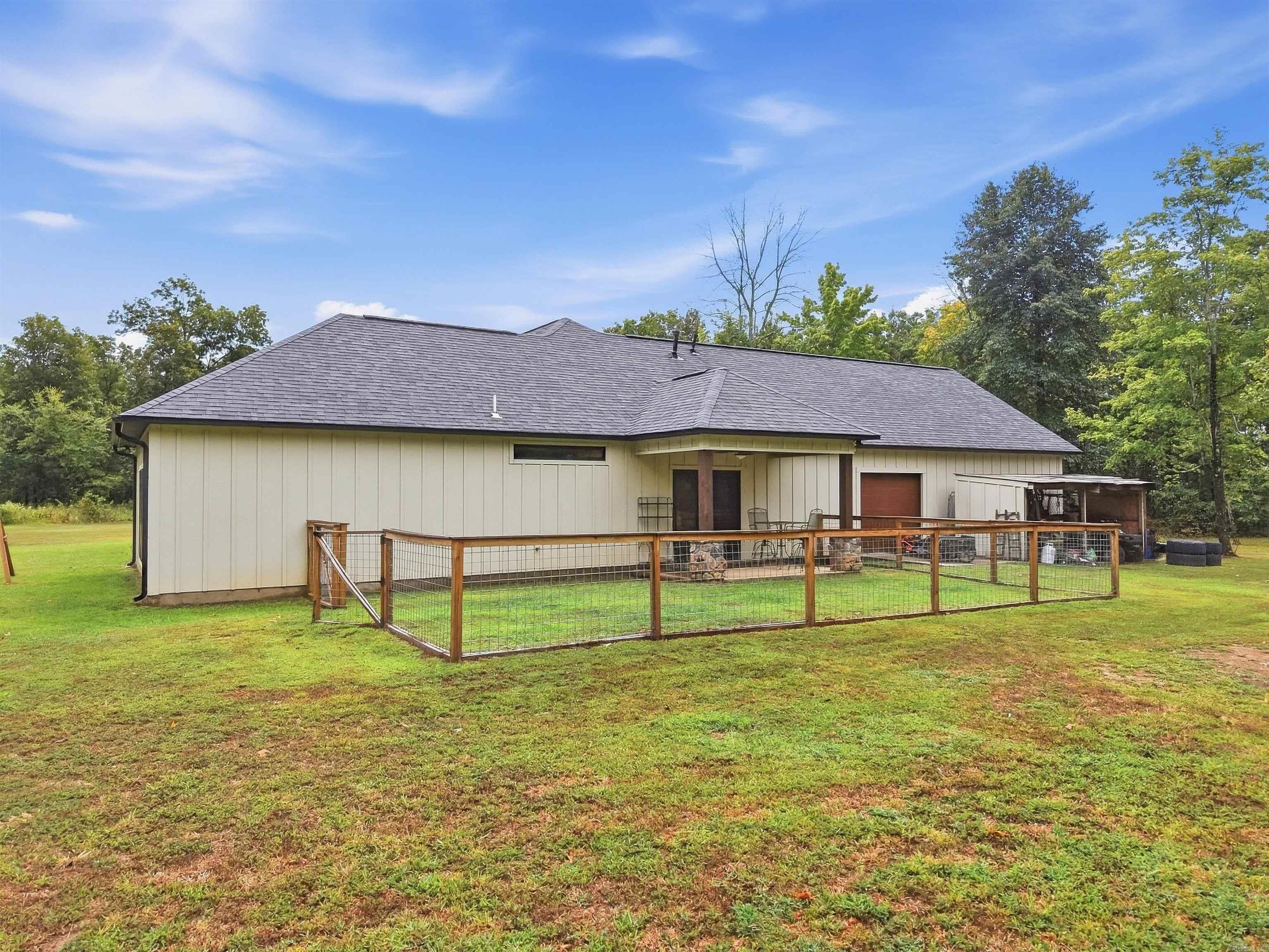 9059 Highway 16 West Clinton, AR 72031