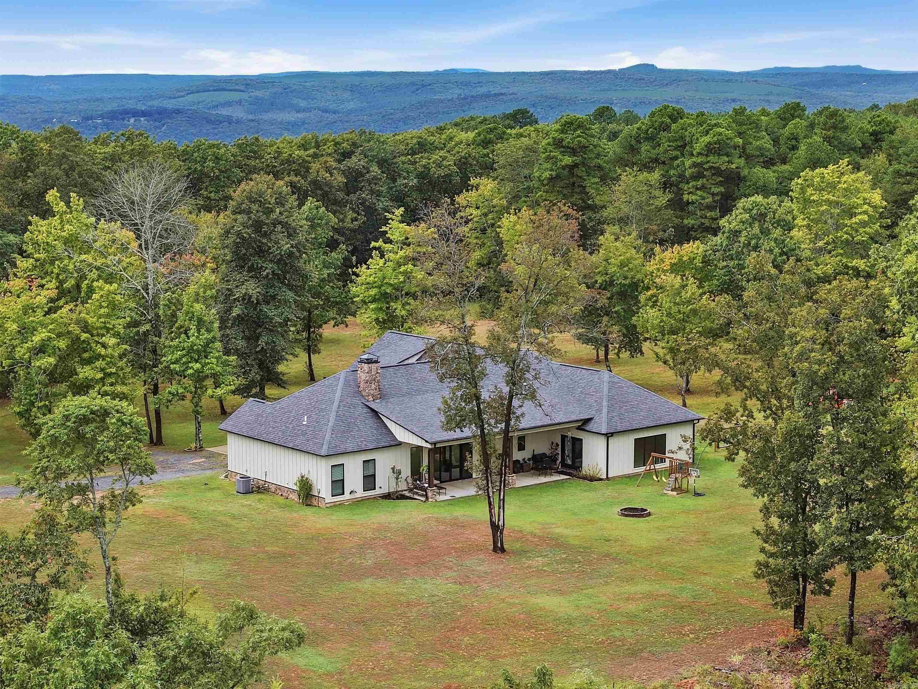 9059 Highway 16 West Clinton, AR 72031