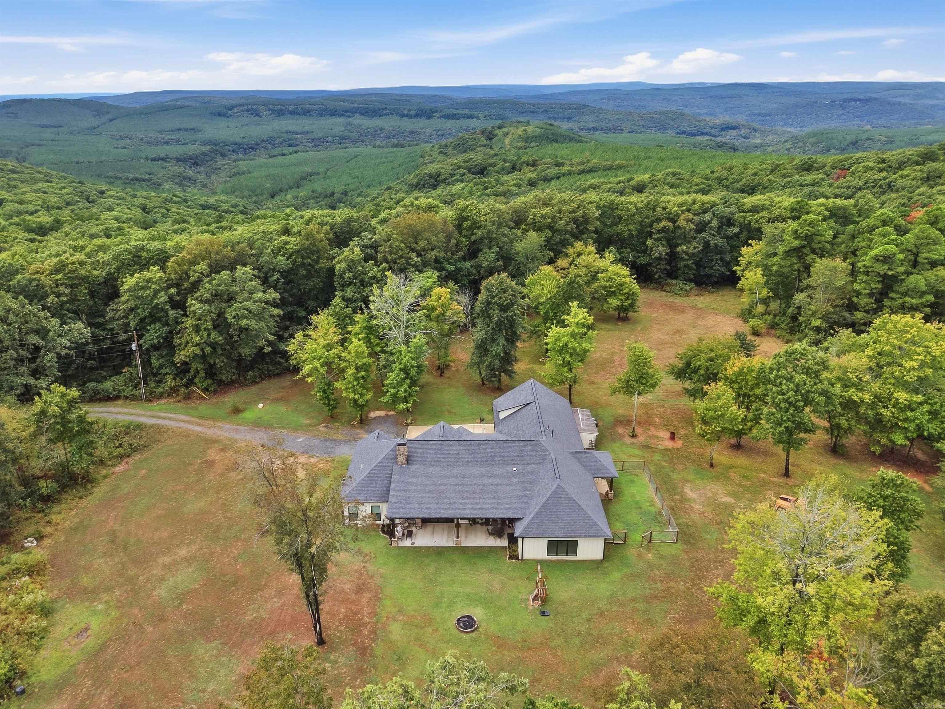 9059 Highway 16 West Clinton, AR 72031