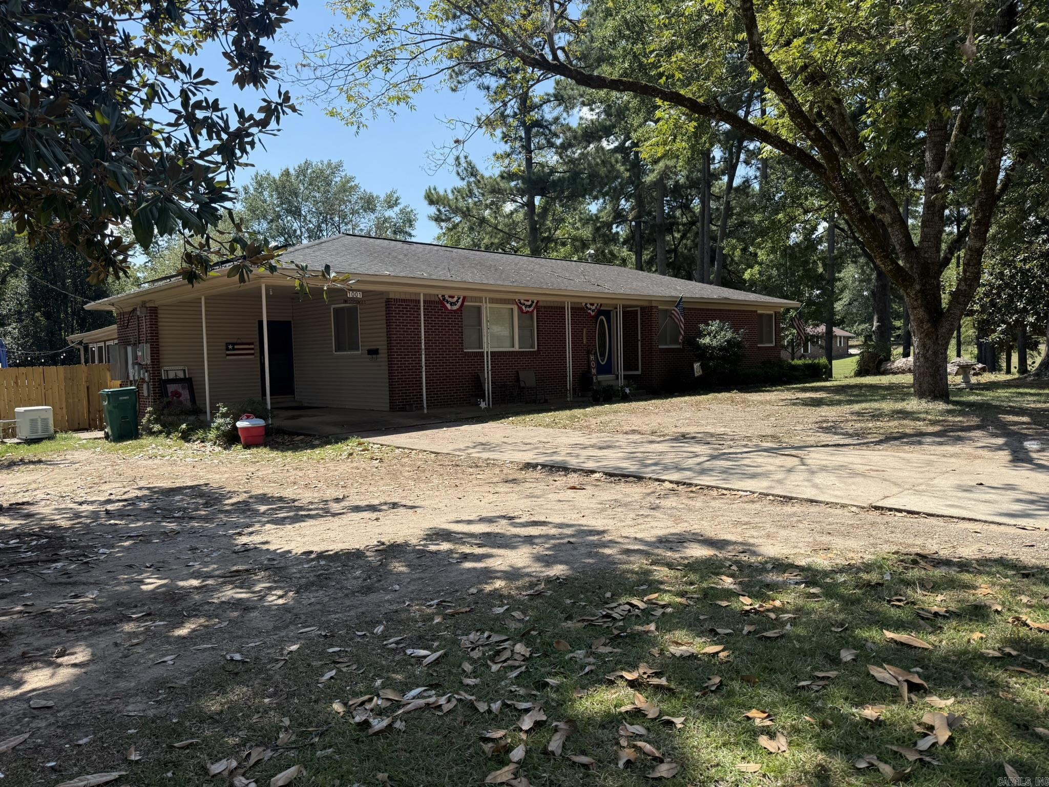 1001 W Sunset  Nashville, AR