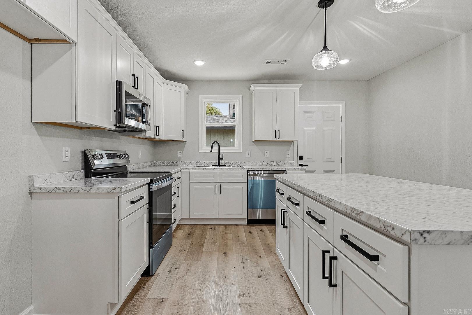 207 S 14th Avenue  Paragould, AR