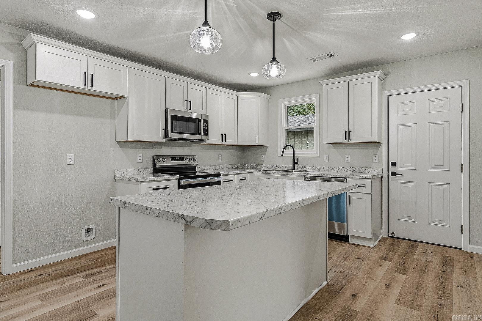 207 S 14th Avenue  Paragould, AR