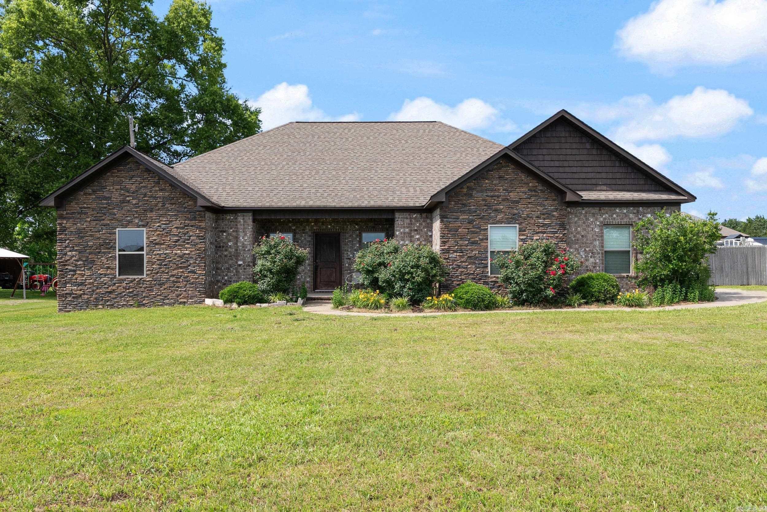 418 Hwy 225 W — exterior