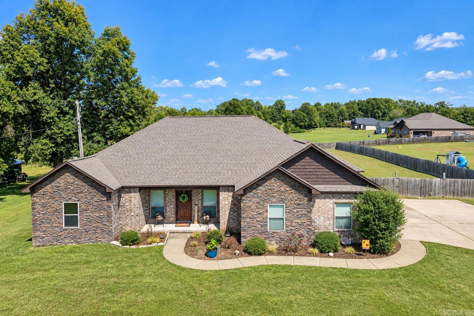 418 Hwy 225 W — exterior
