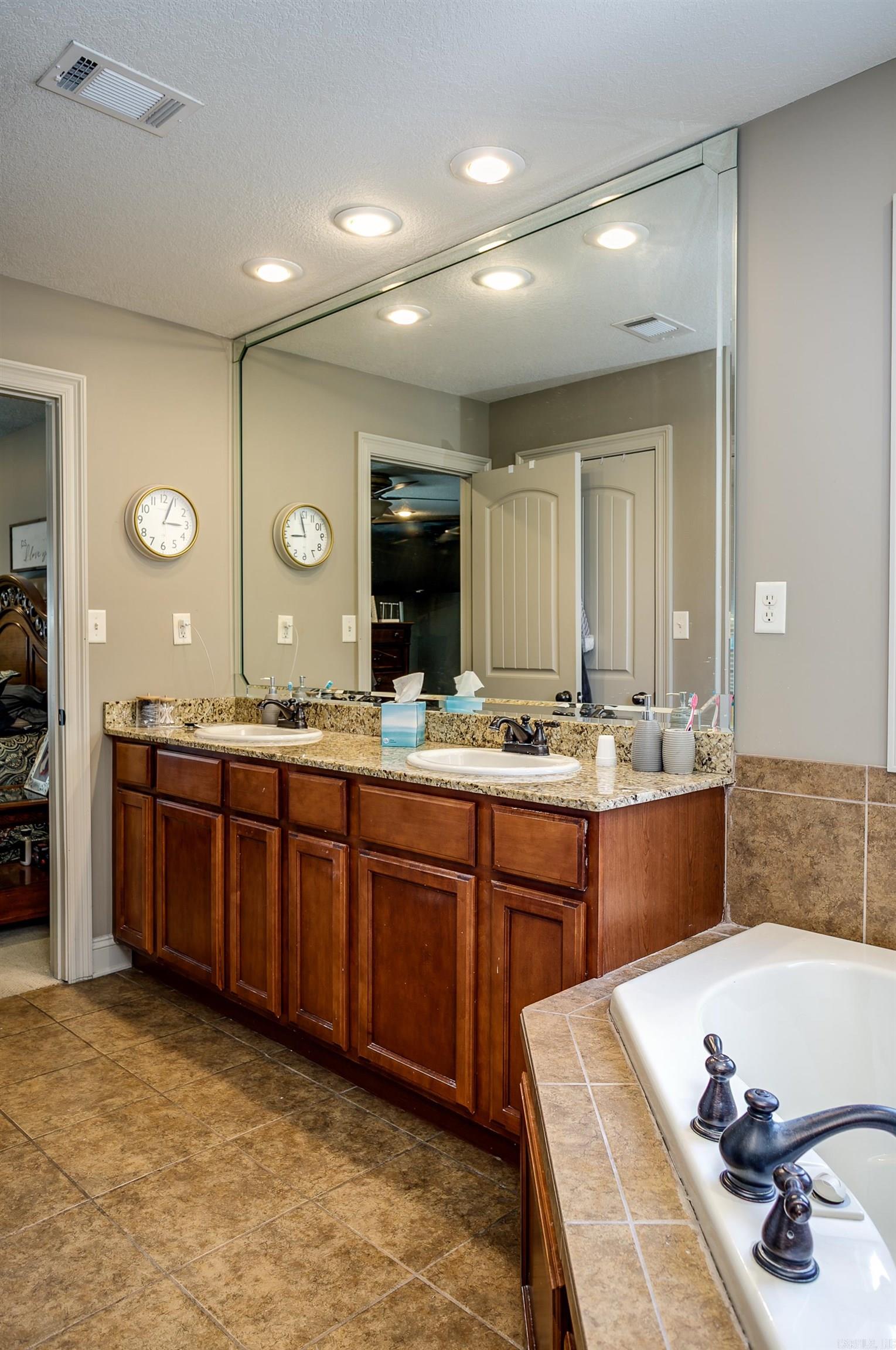 6037 Prairie Meadow Jonesboro, AR 72404