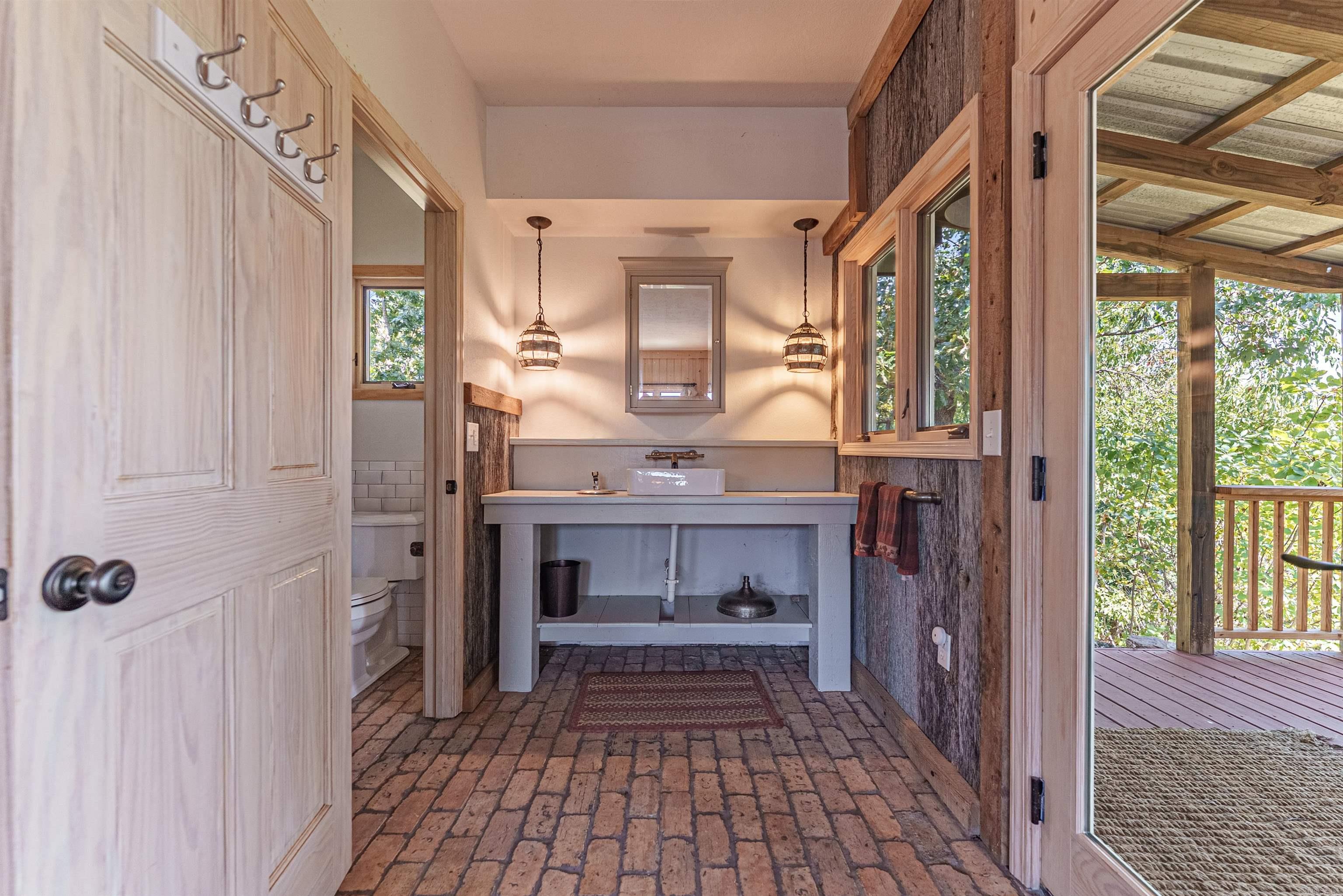 1499 Ollie Mountain Lane Flippin, AR 72634