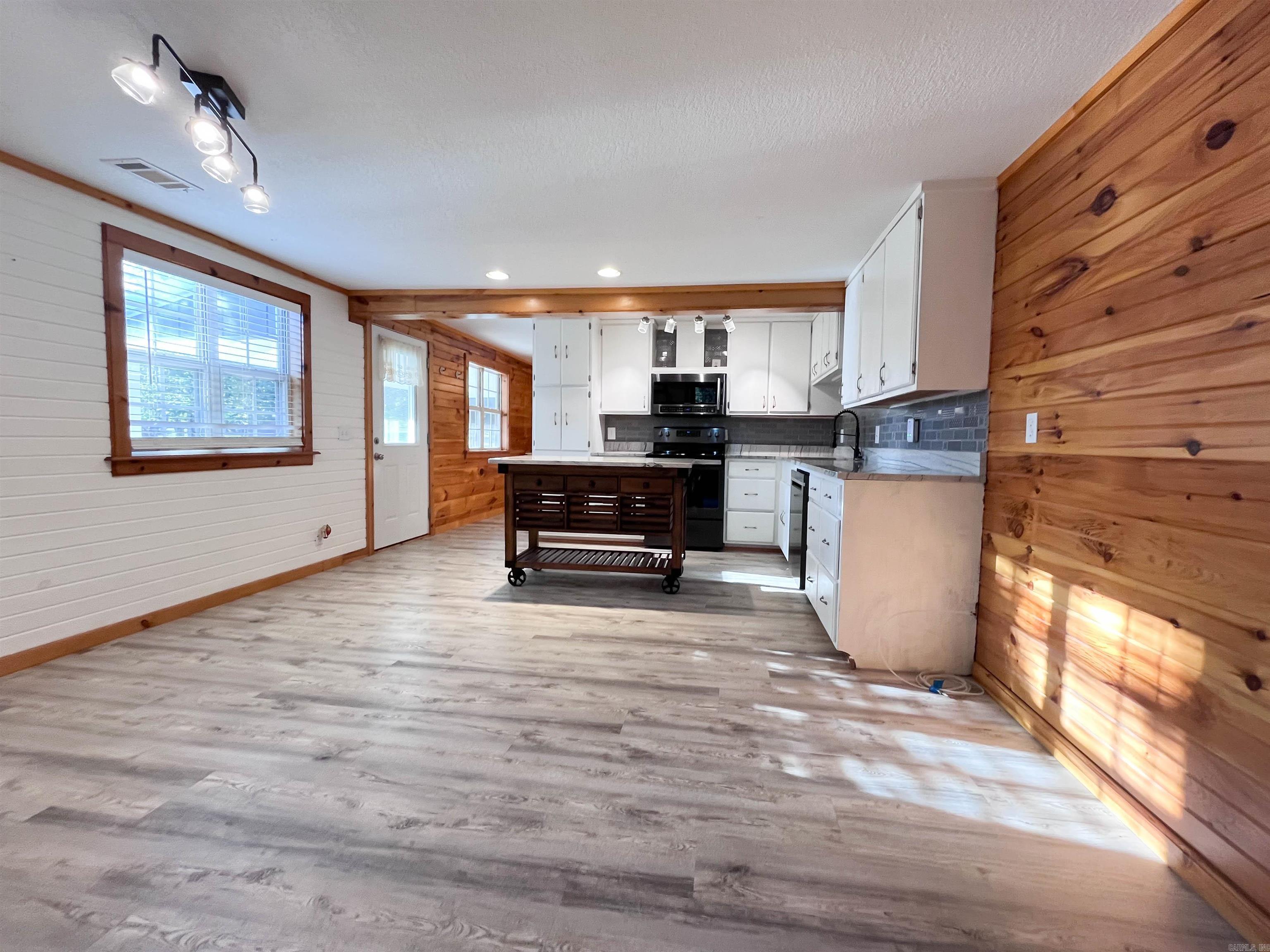 1145 Broadleaf Rd Road