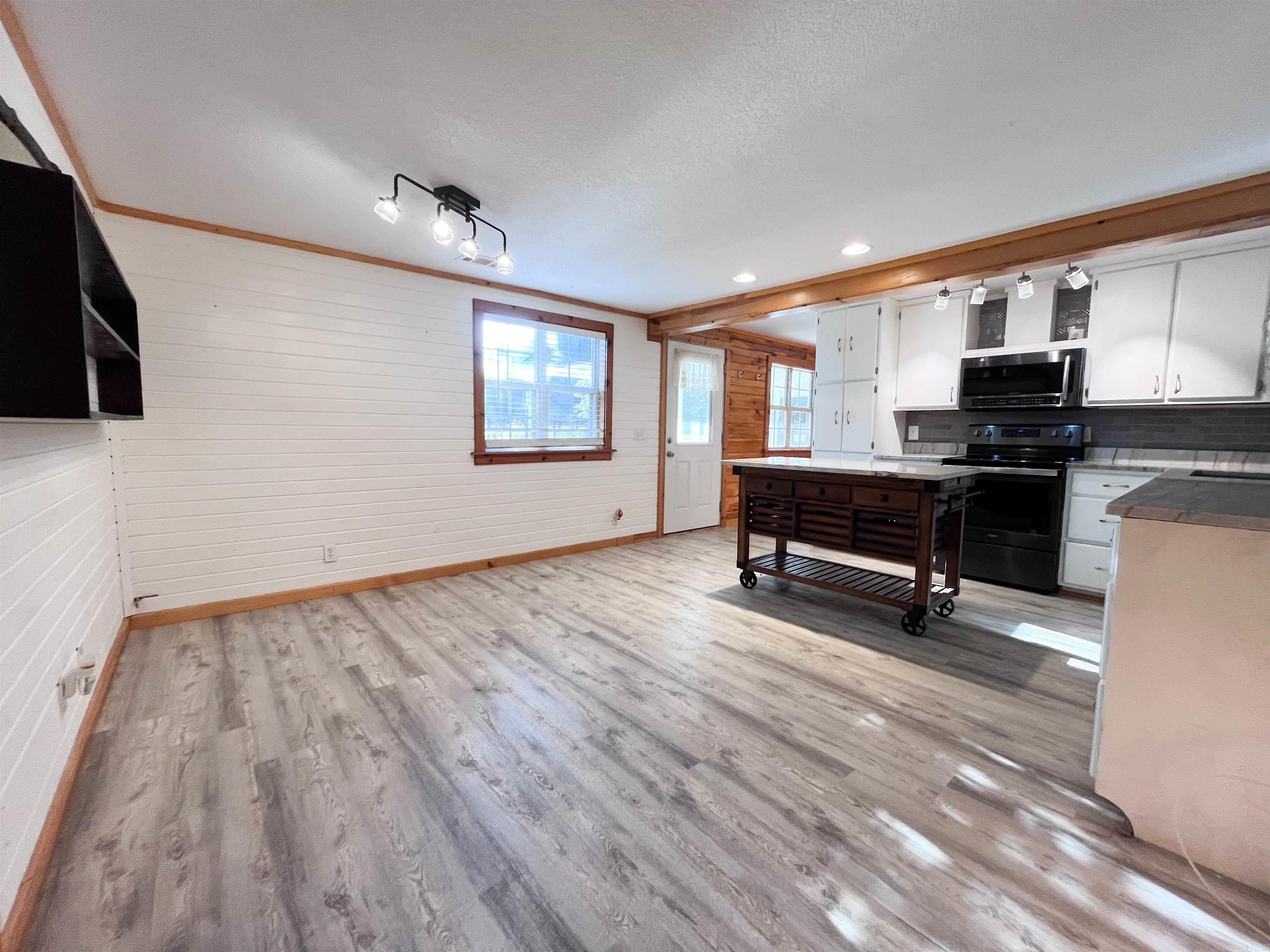 1145 Broadleaf Rd Road