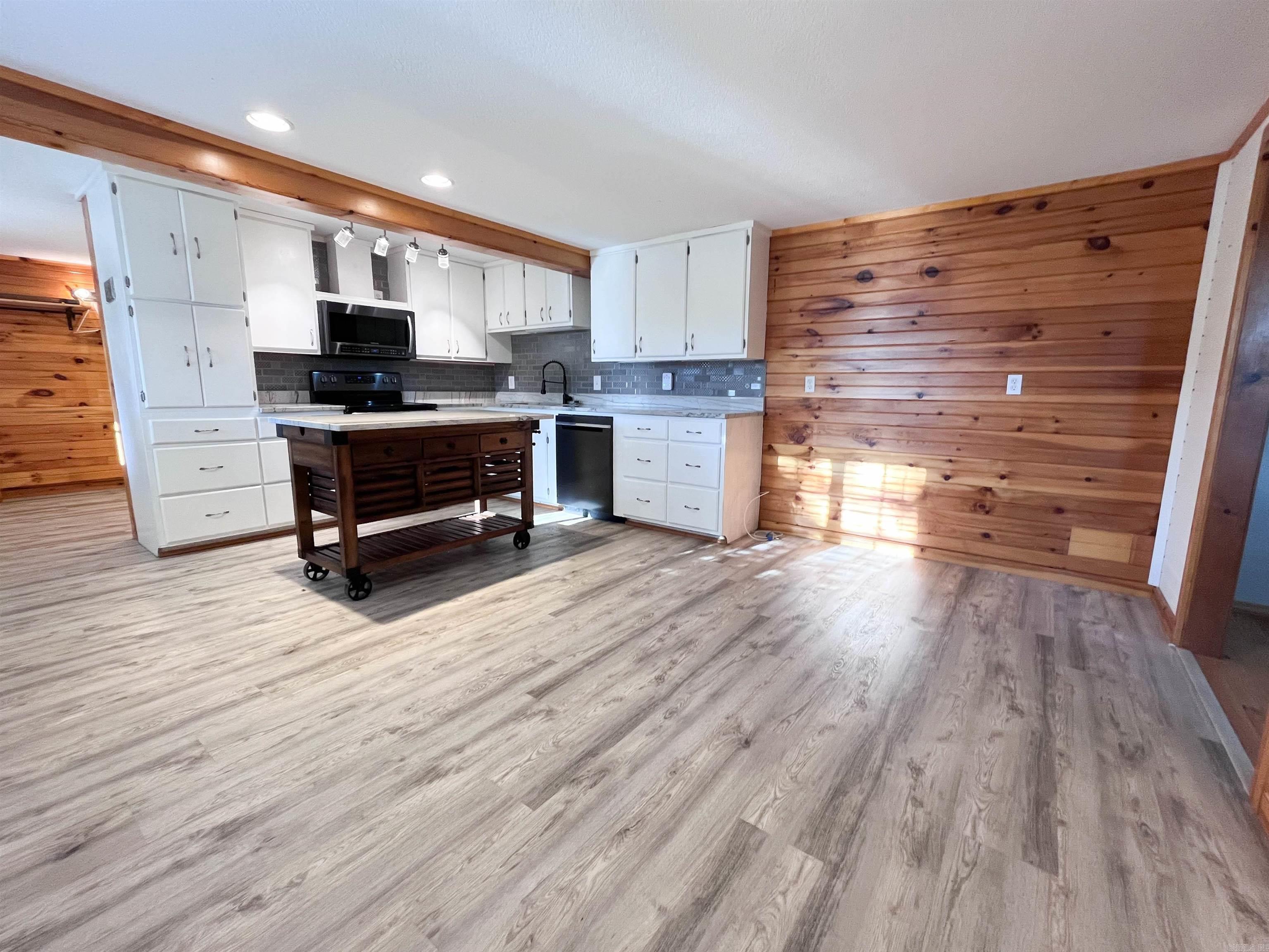 1145 Broadleaf Rd Road