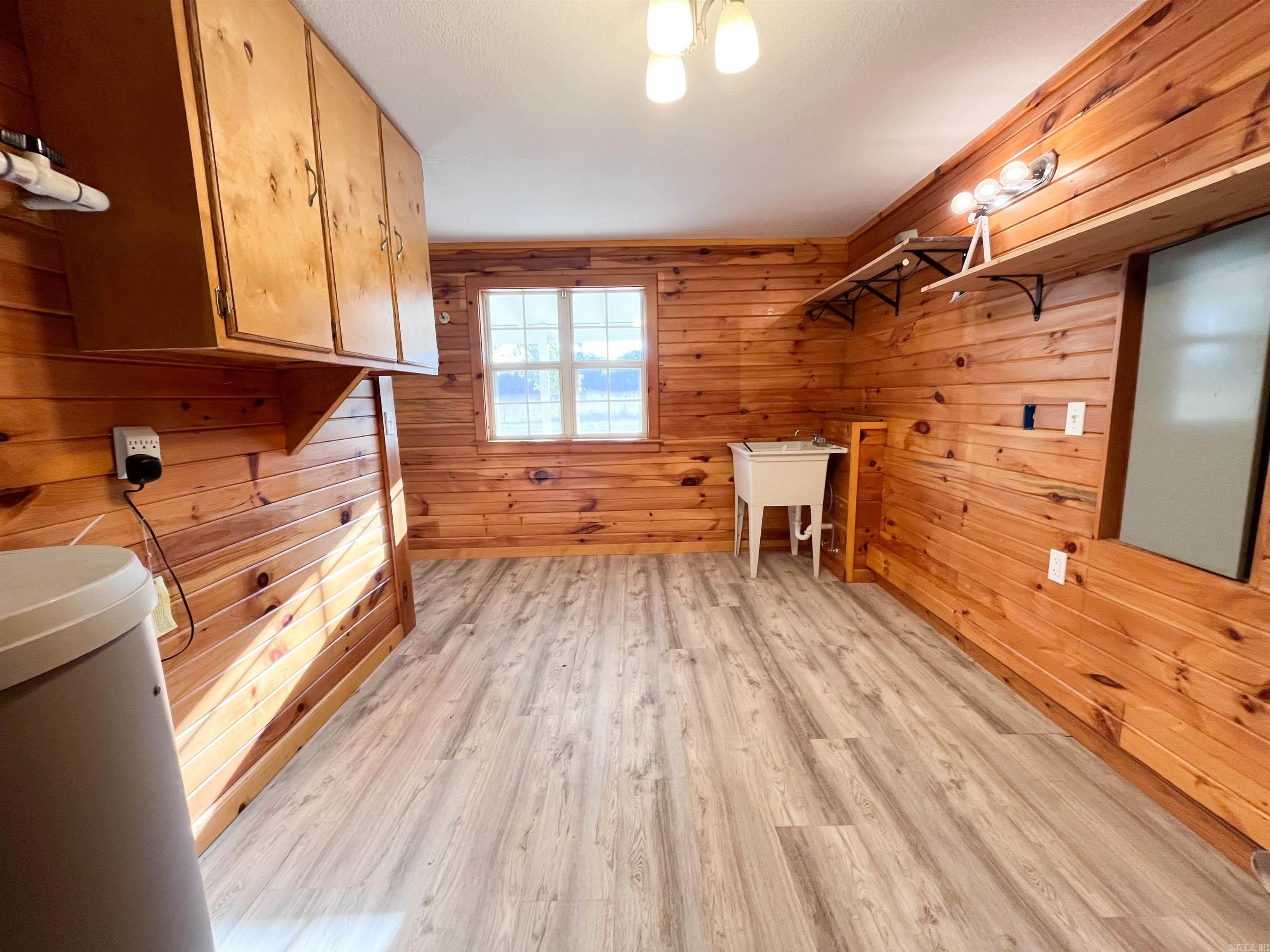 1145 Broadleaf Rd Road