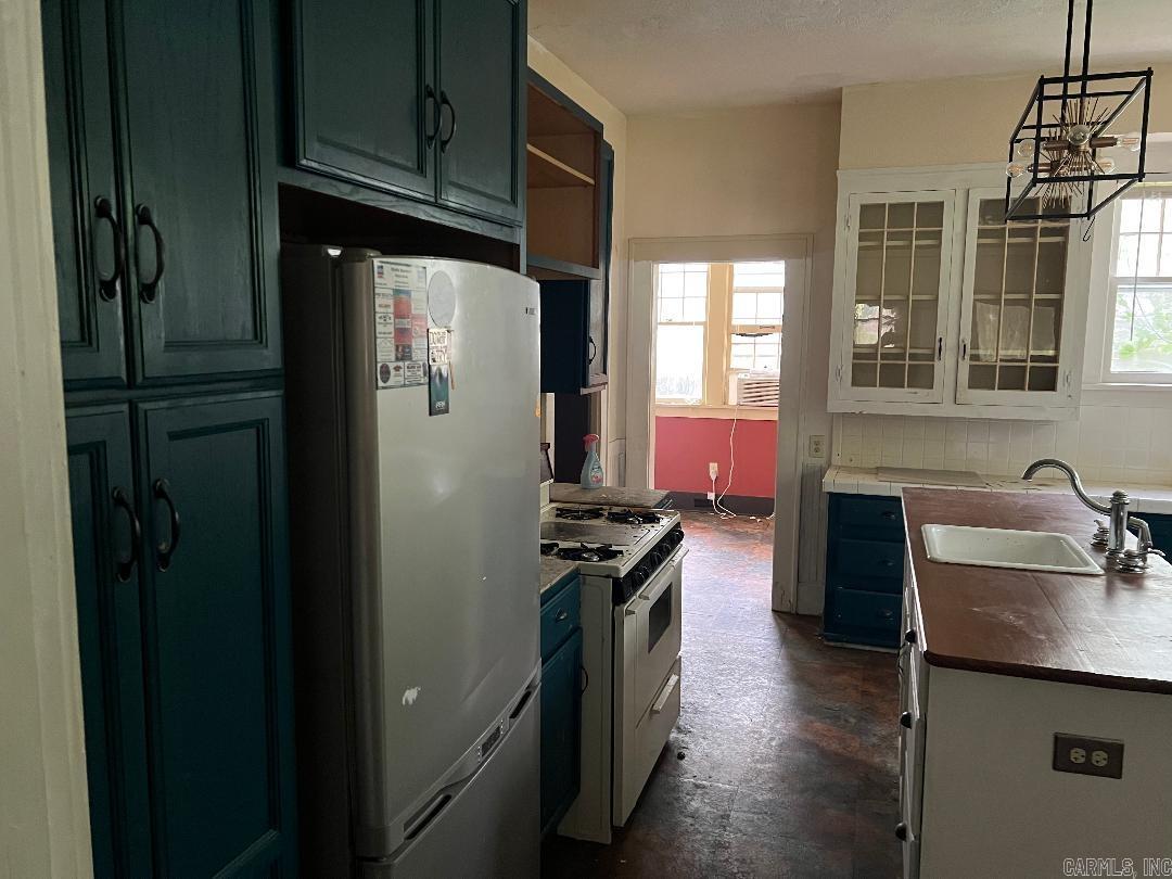 1411 N Jefferson  El Dorado Springs, AR