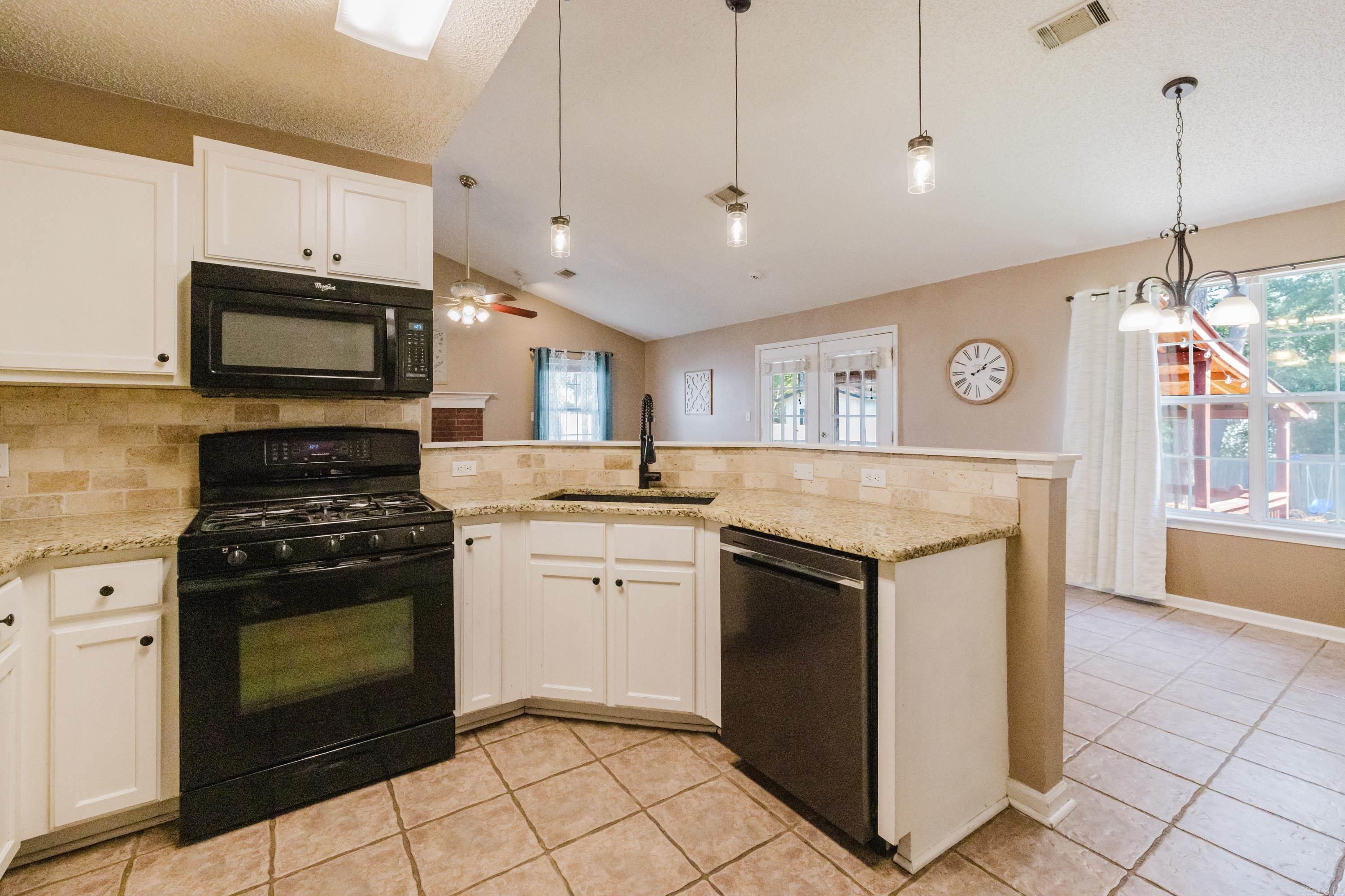 902 Weatherford  Benton, AR