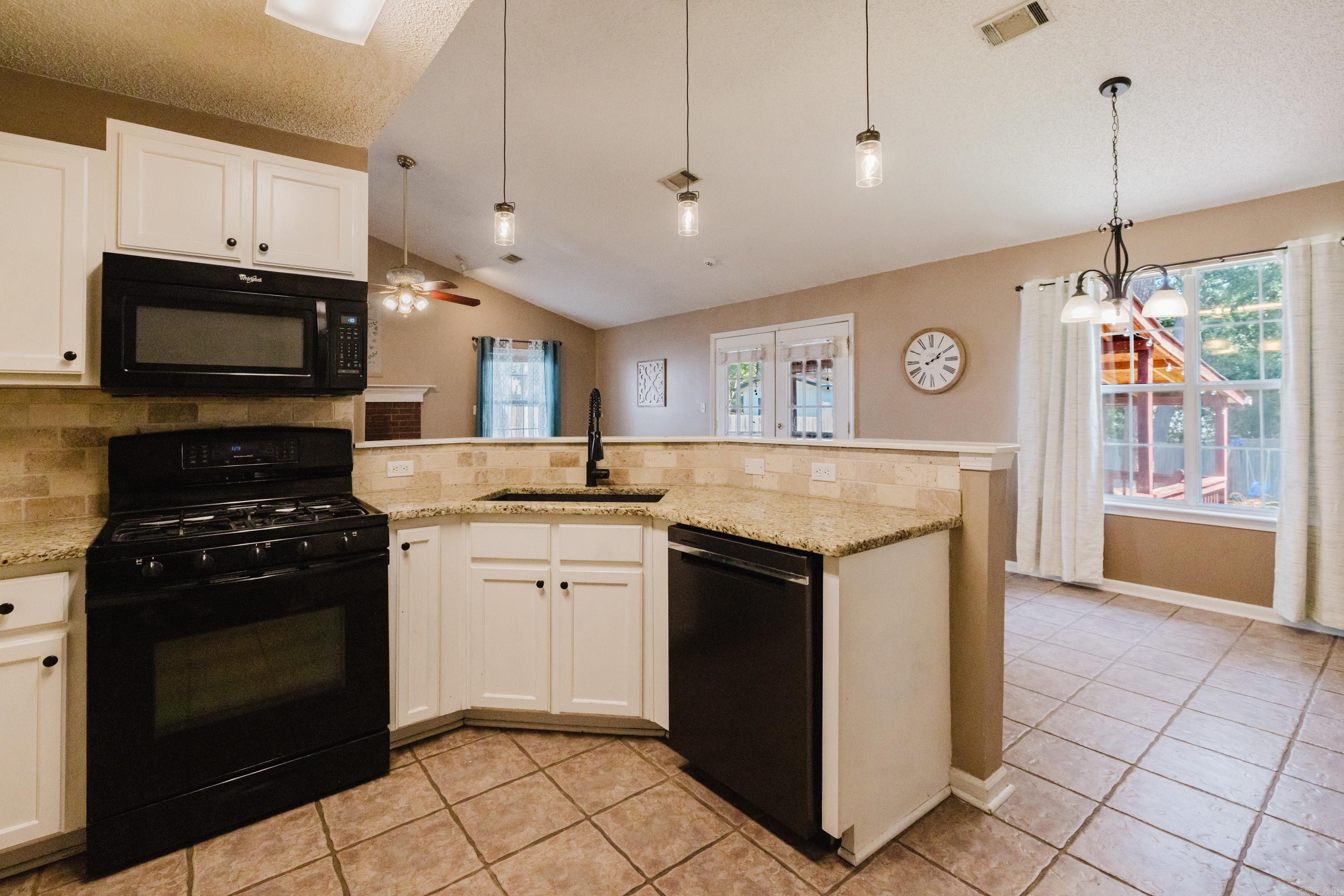 902 Weatherford  Benton, AR