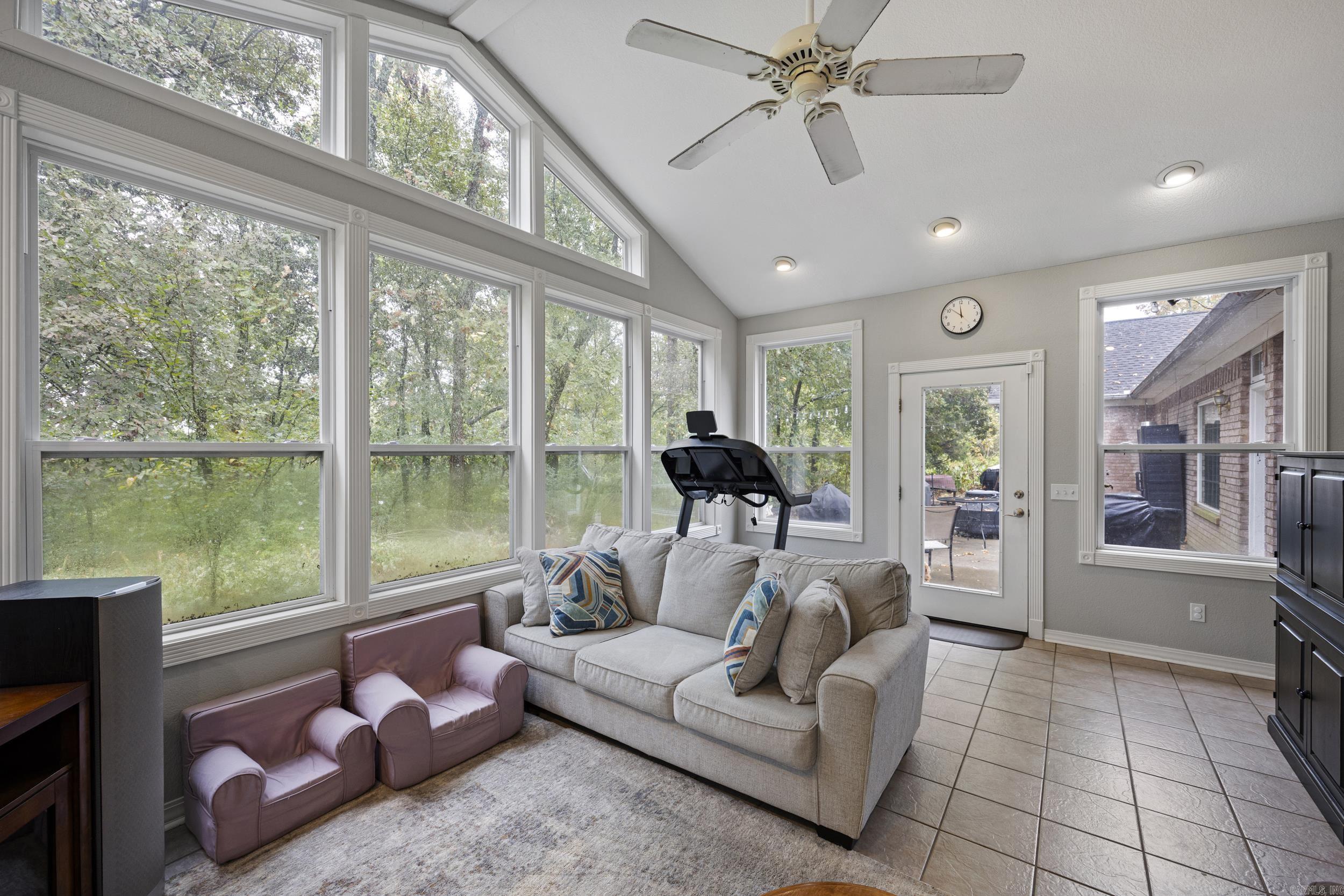 12 W Ridgeline Dr Russellville, AR 72802