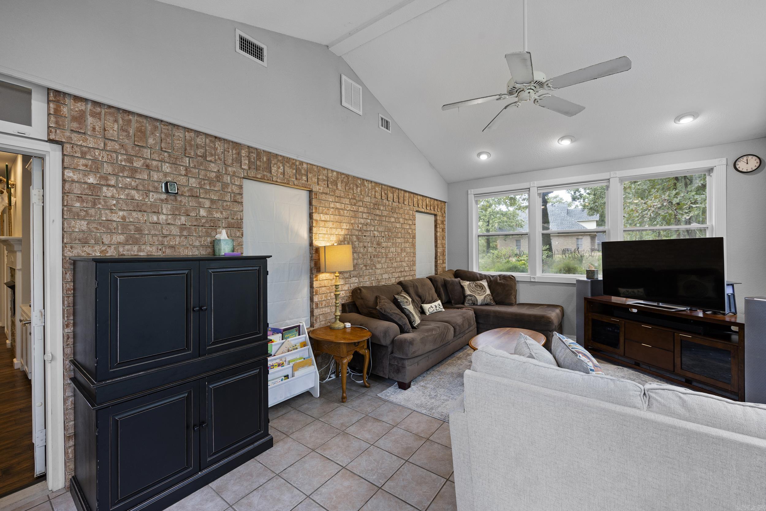 12 W Ridgeline Dr Russellville, AR 72802