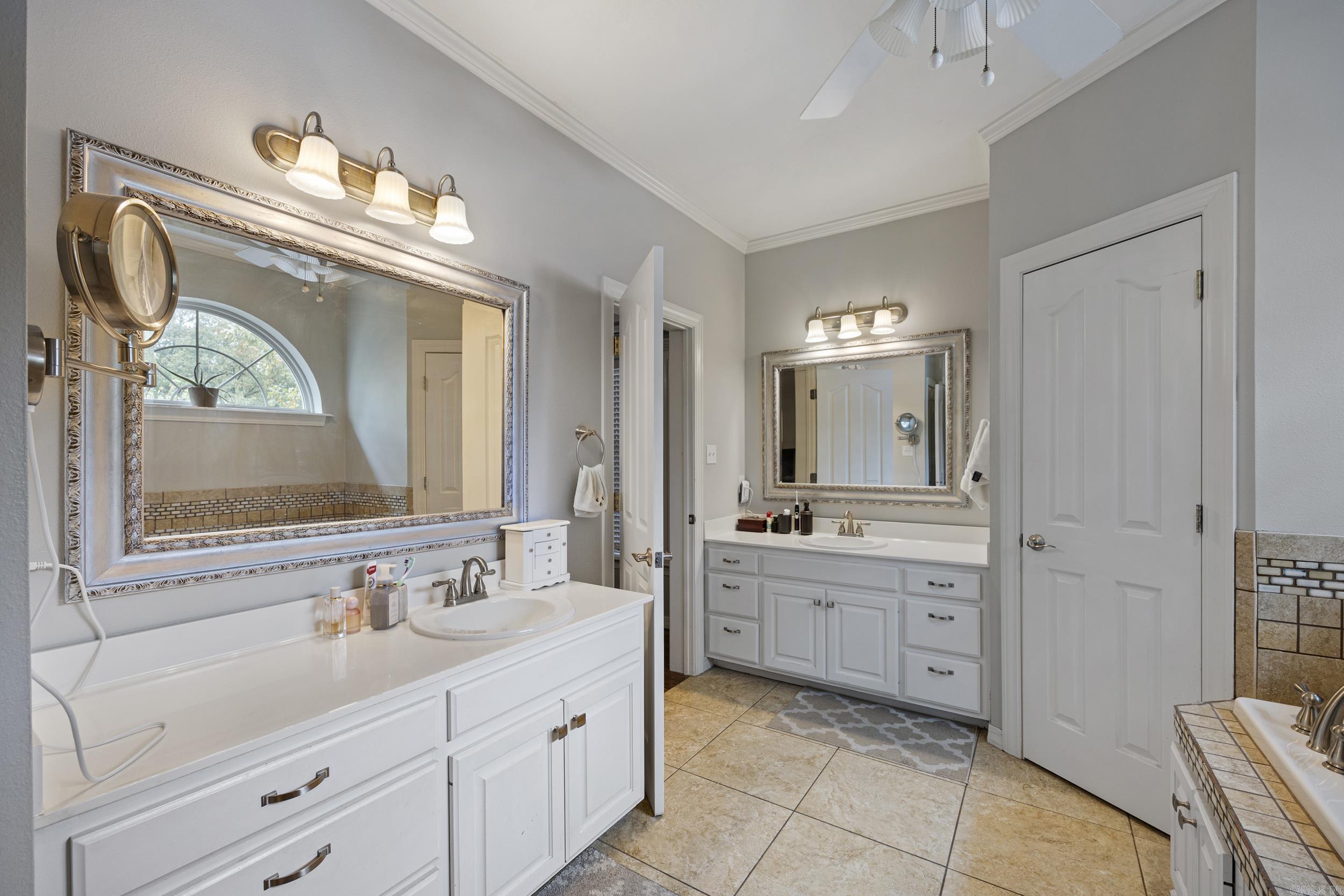 12 W Ridgeline Dr Russellville, AR 72802