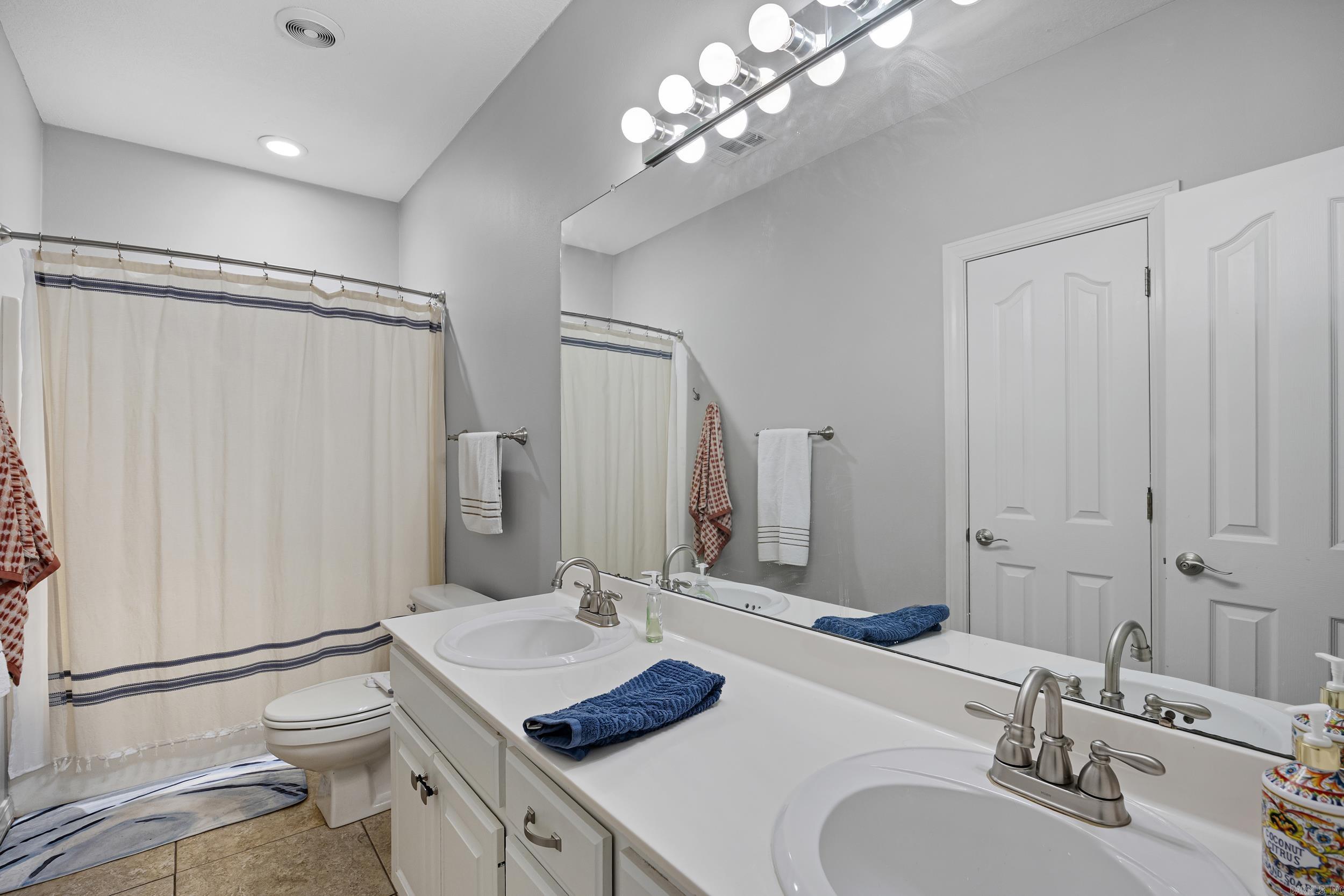 12 W Ridgeline Dr Russellville, AR 72802