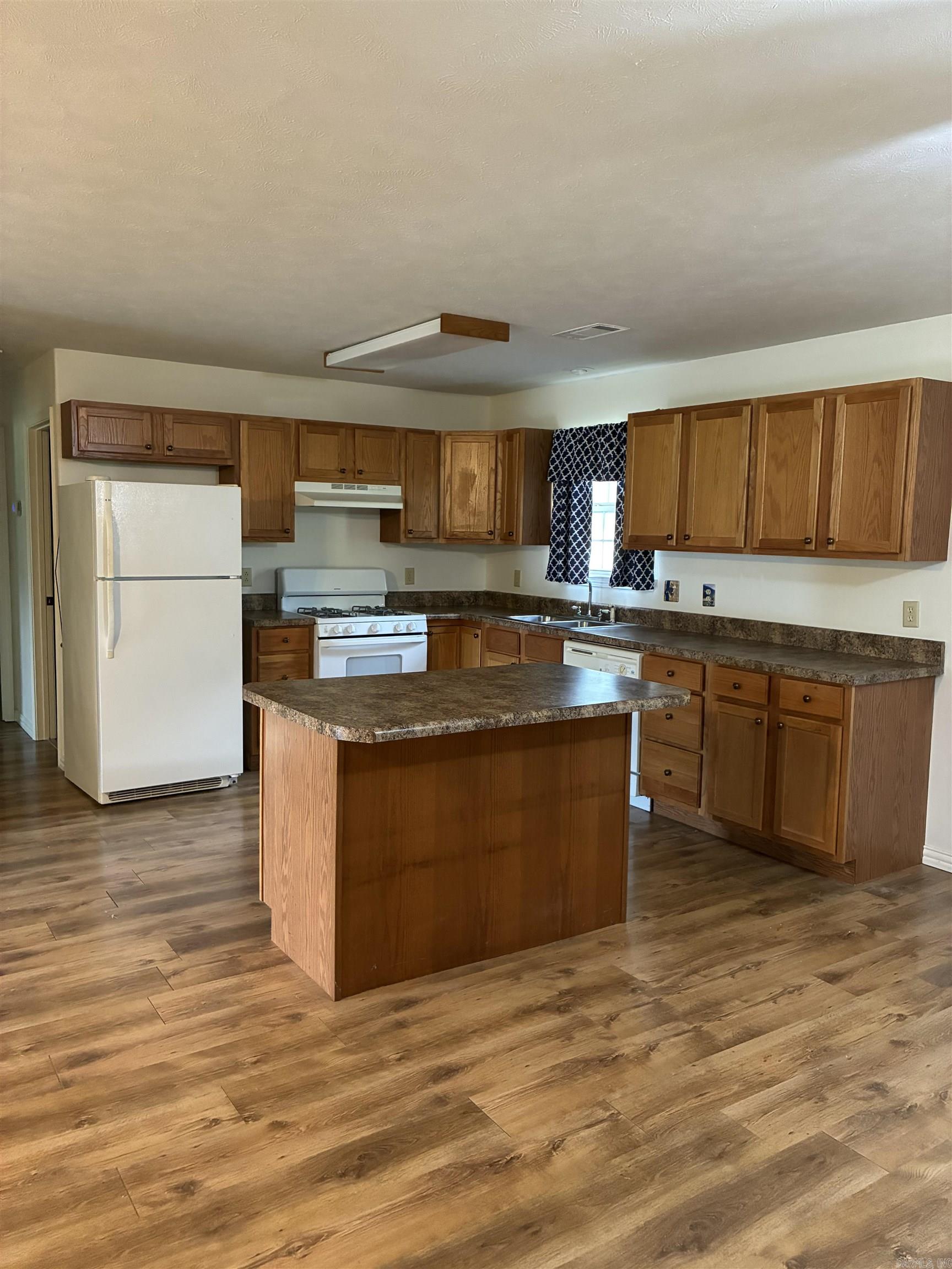 202 E Bennett St.  Letona, AR