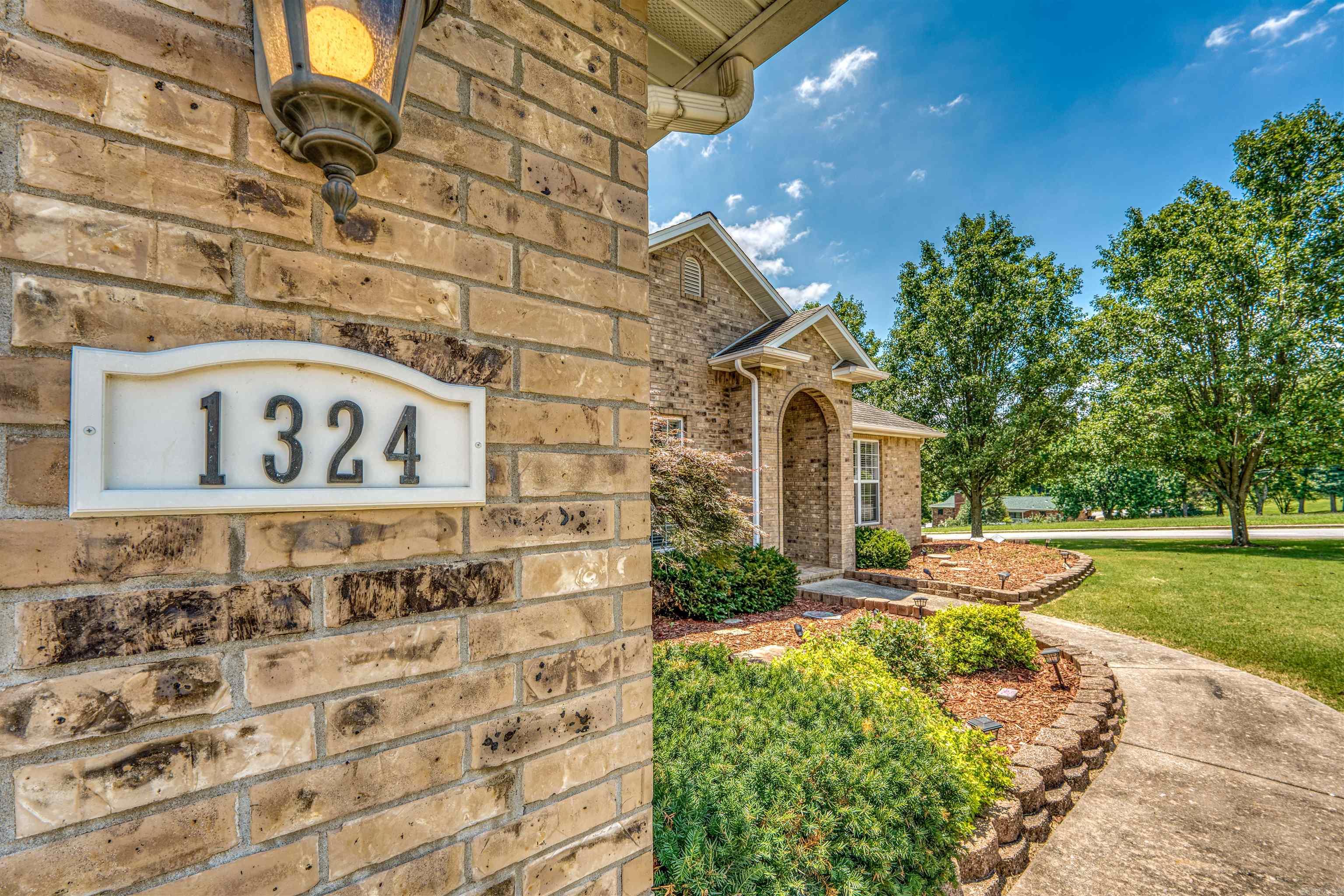 1324 W Holt Ave Harrison, AR 72601-1324