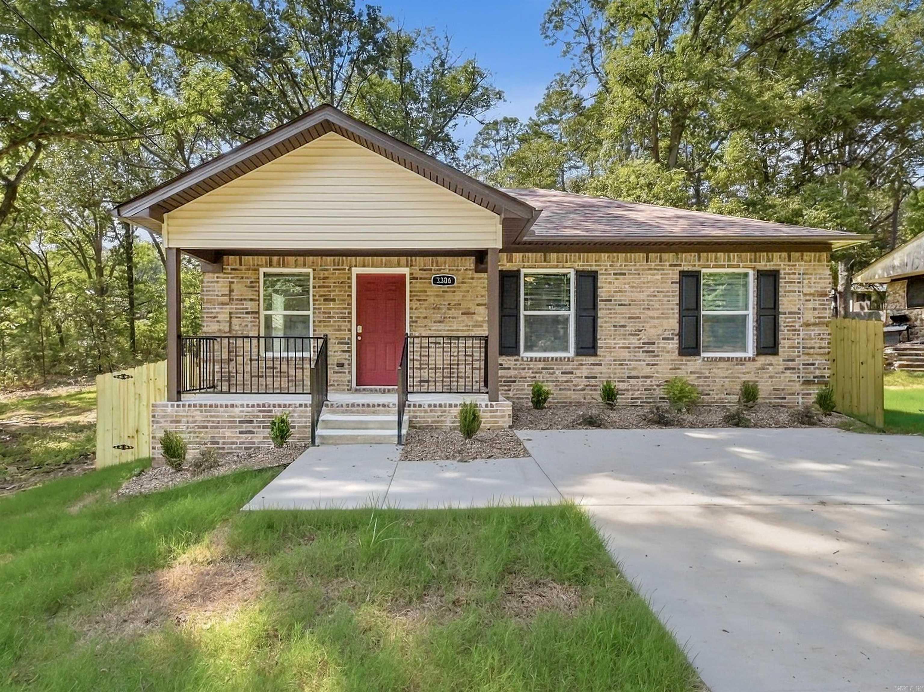 3306 Cobb Street — exterior
