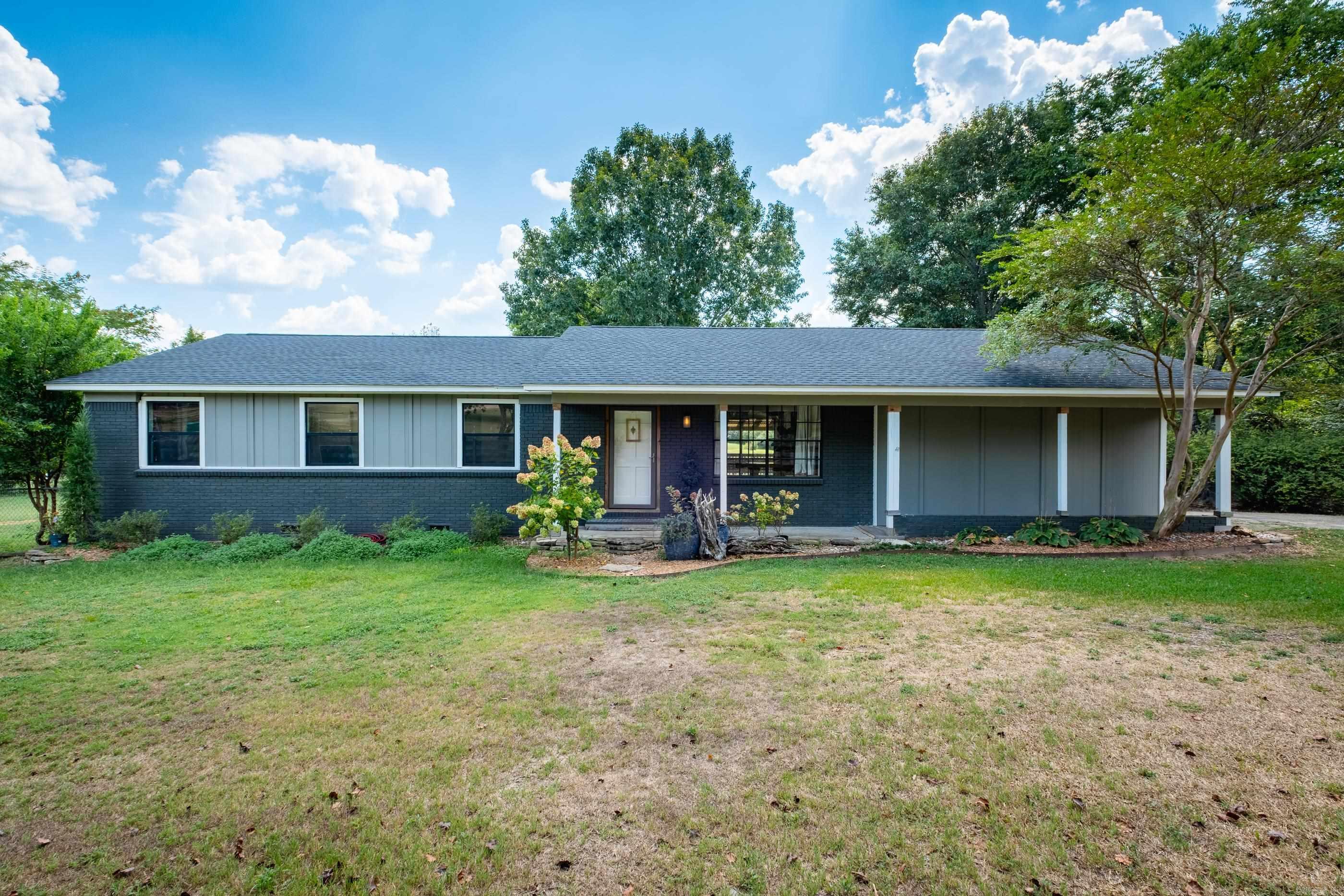 5024 Jones Loop Road — exterior